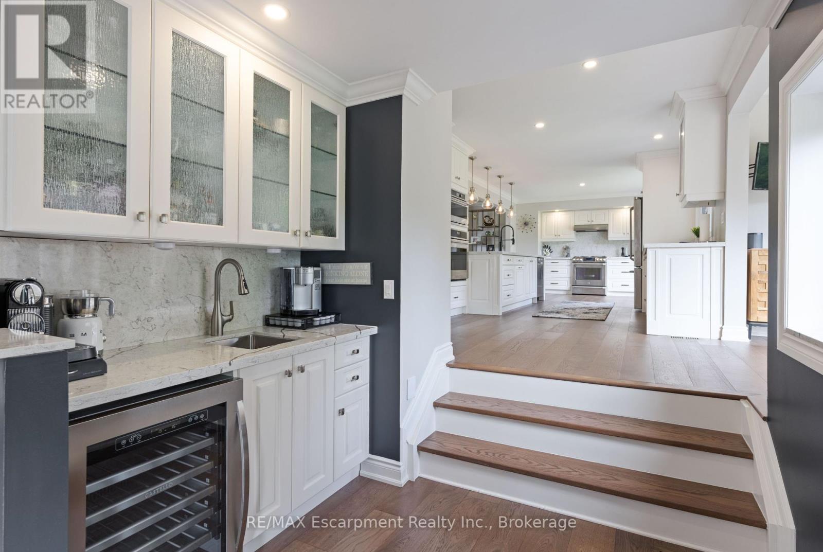 Photo 15 of 2119 Agincourt Crescent, Burlington ON