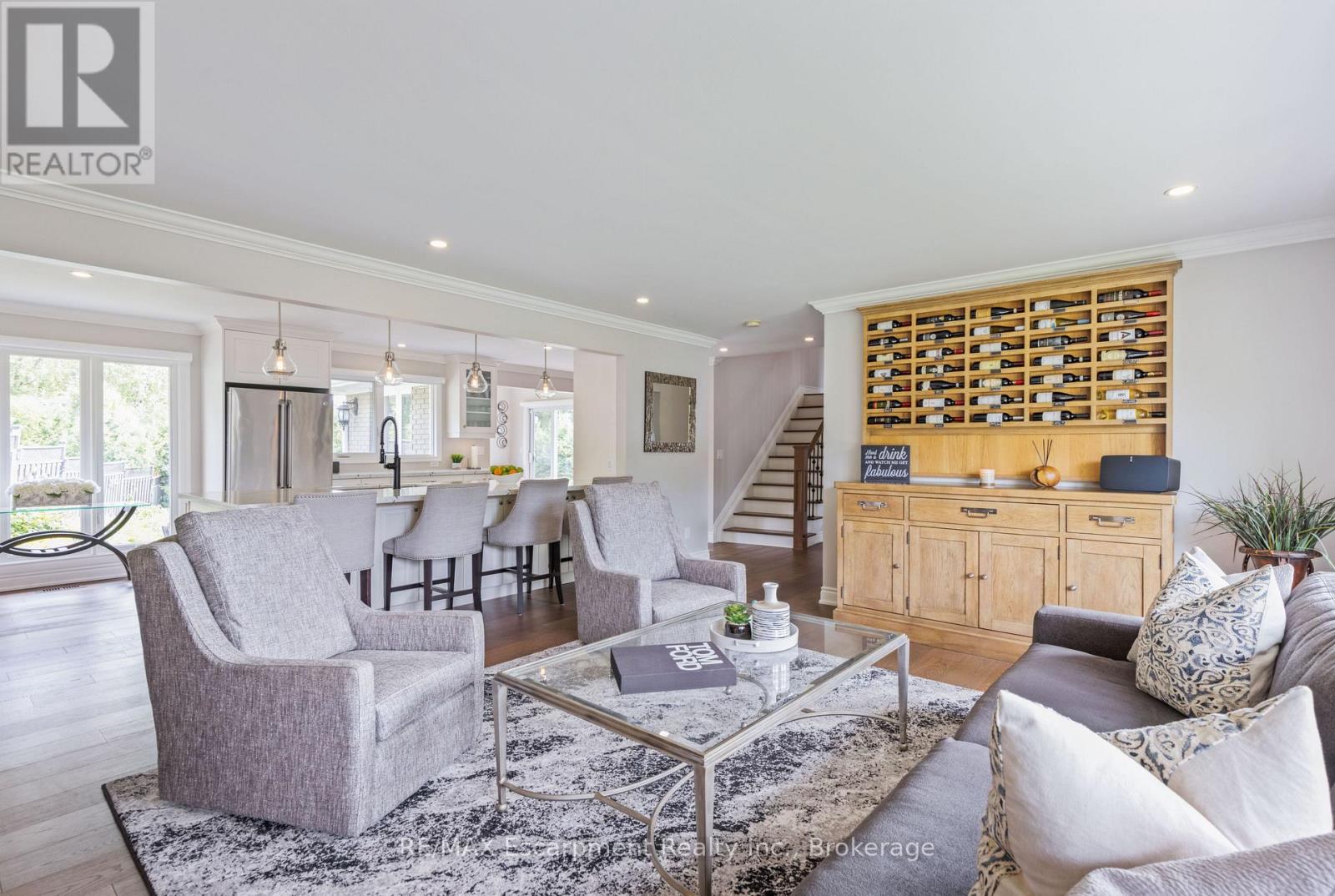 Photo 11 of 2119 Agincourt Crescent, Burlington ON