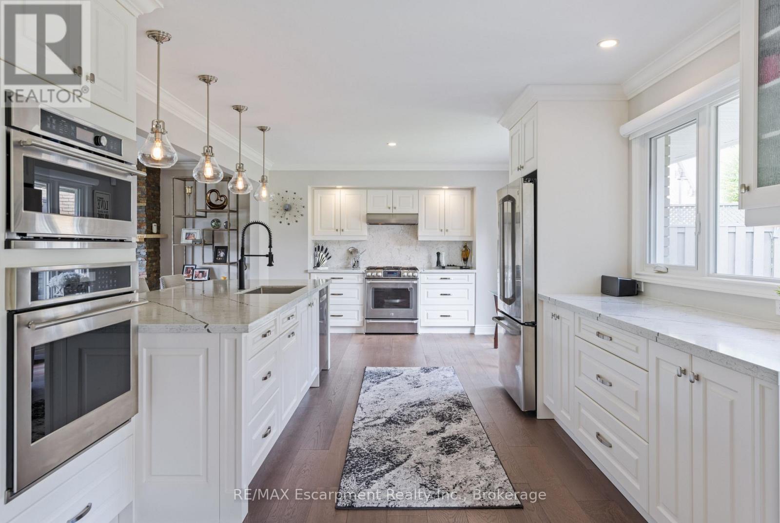 Photo 13 of 2119 Agincourt Crescent, Burlington ON