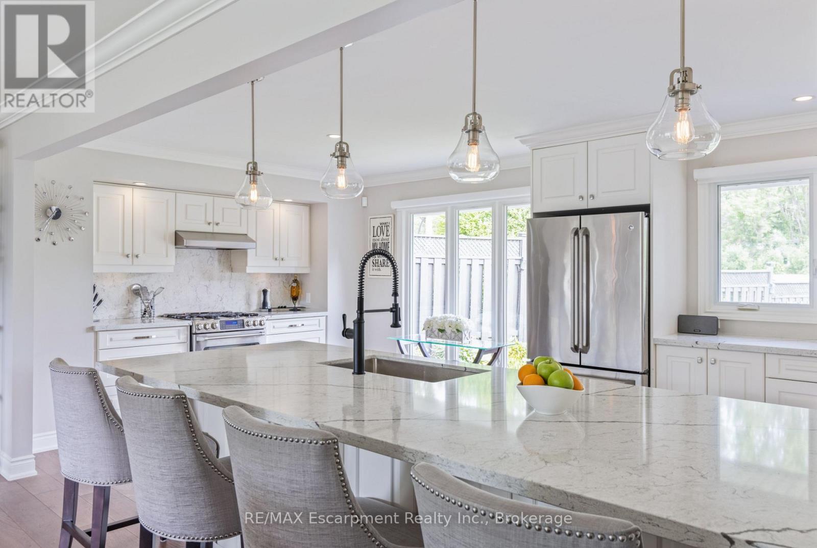 Photo 12 of 2119 Agincourt Crescent, Burlington ON