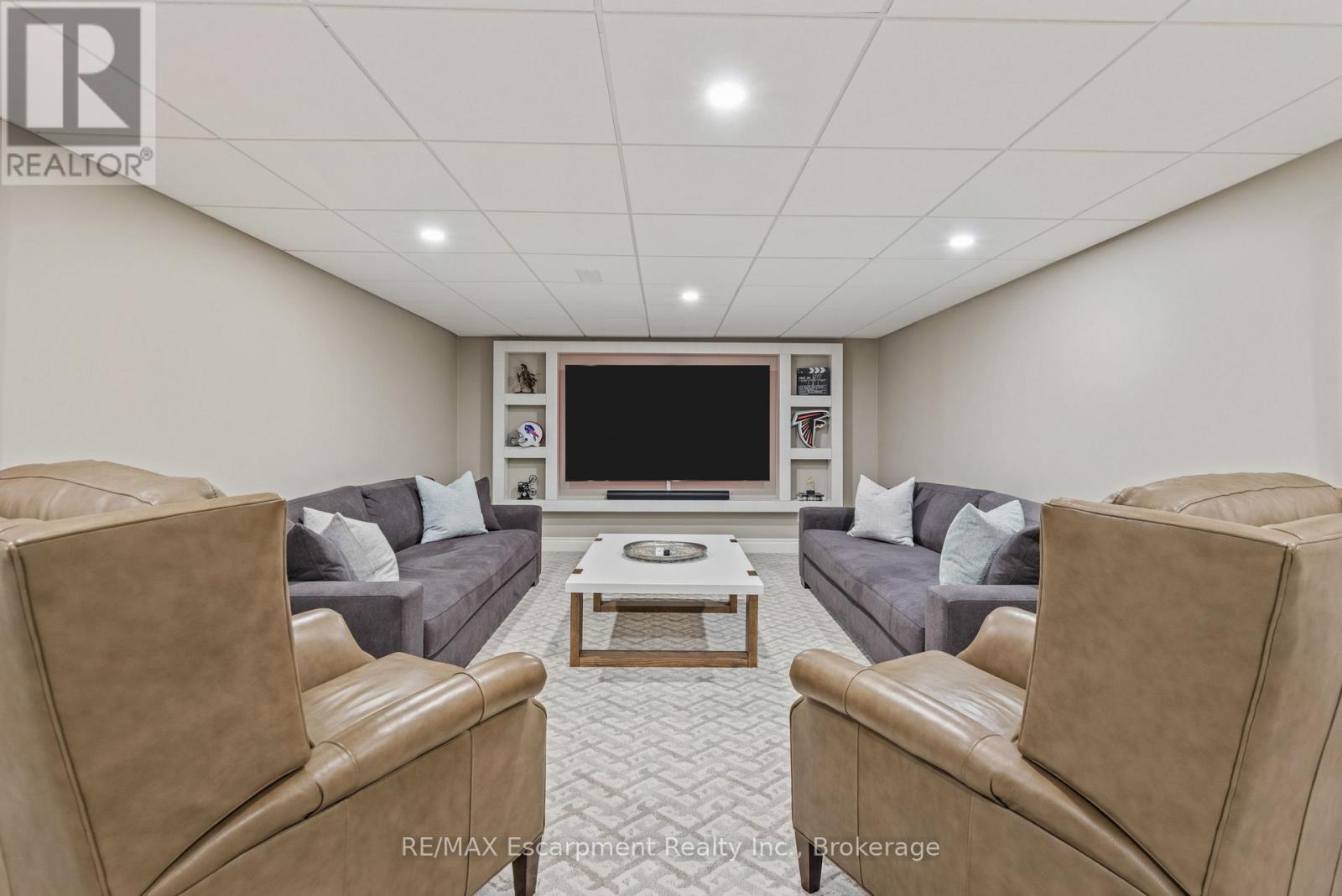 Photo 27 of 2119 Agincourt Crescent, Burlington ON