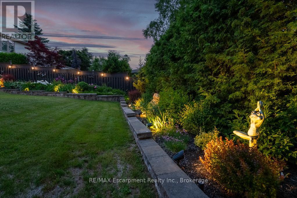 Photo 34 of 2119 Agincourt Crescent, Burlington ON