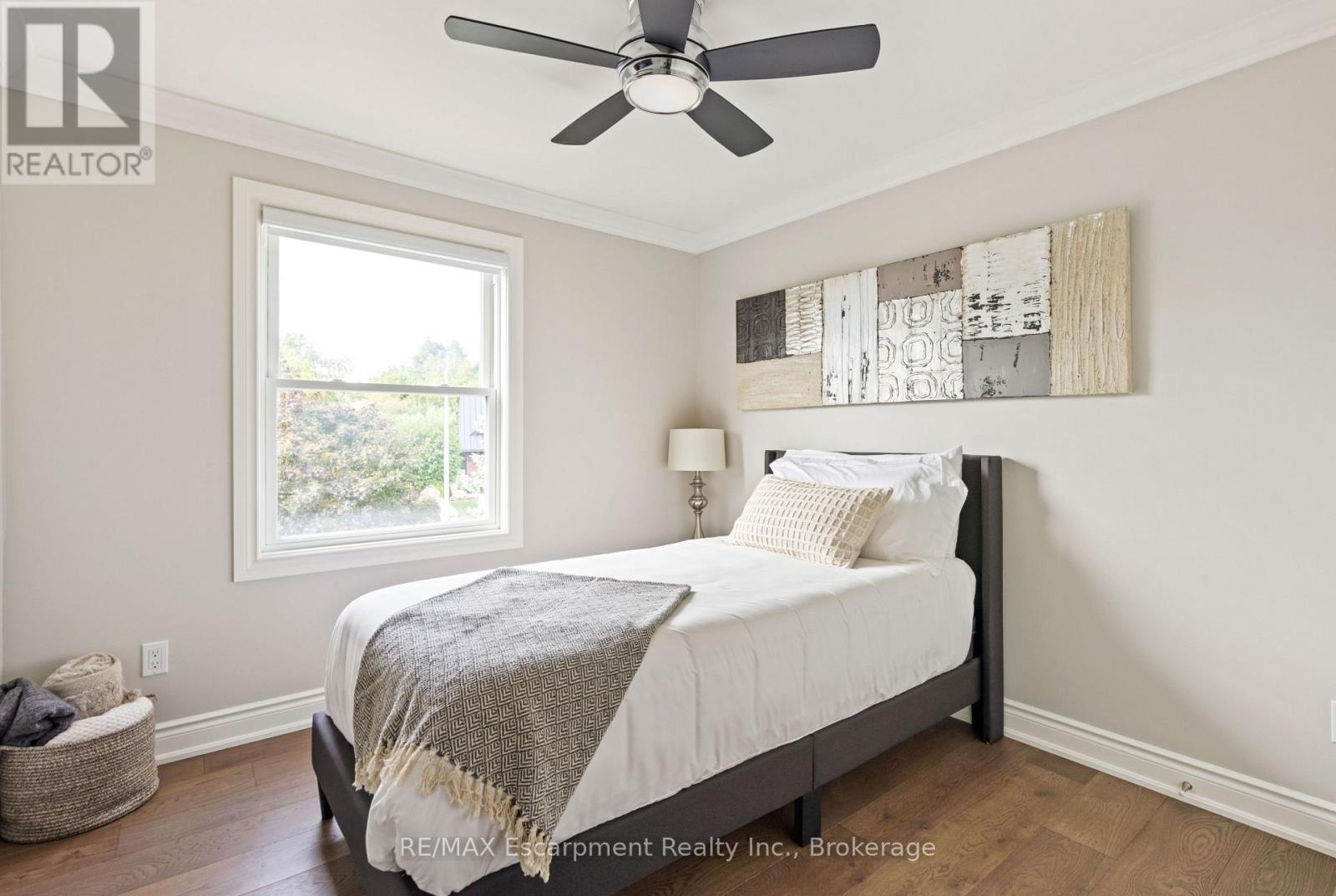 Photo 25 of 2119 Agincourt Crescent, Burlington ON