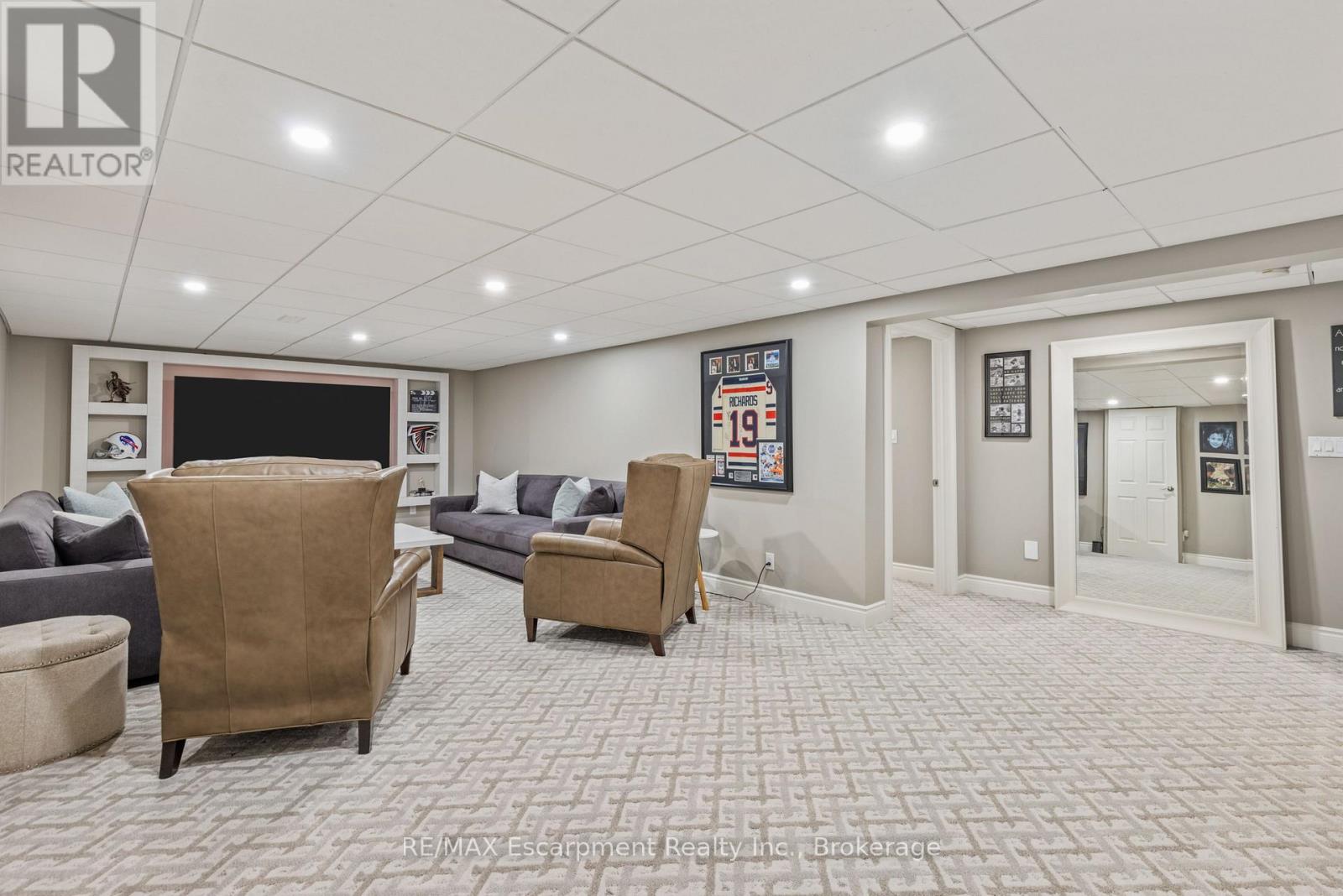 Photo 28 of 2119 Agincourt Crescent, Burlington ON