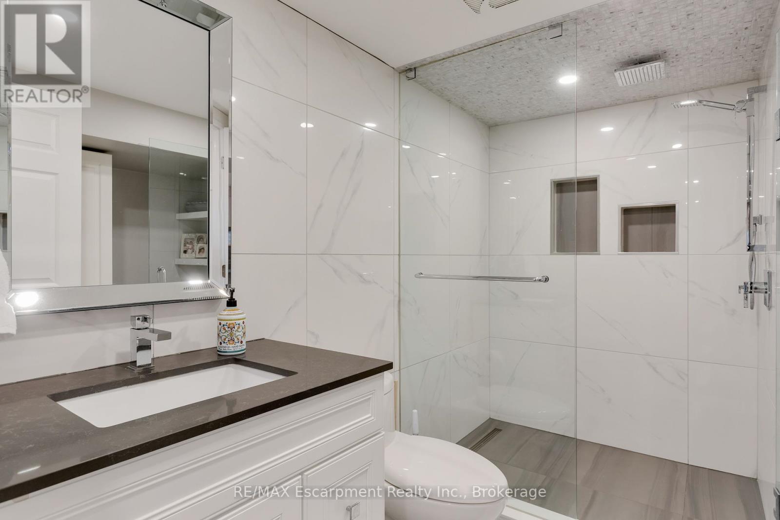 Photo 30 of 2119 Agincourt Crescent, Burlington ON