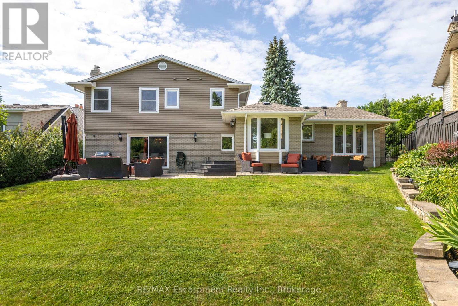 Photo 32 of 2119 Agincourt Crescent, Burlington ON