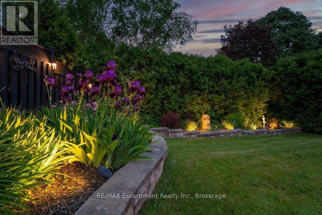 Photo 35 of 2119 Agincourt Crescent, Burlington ON