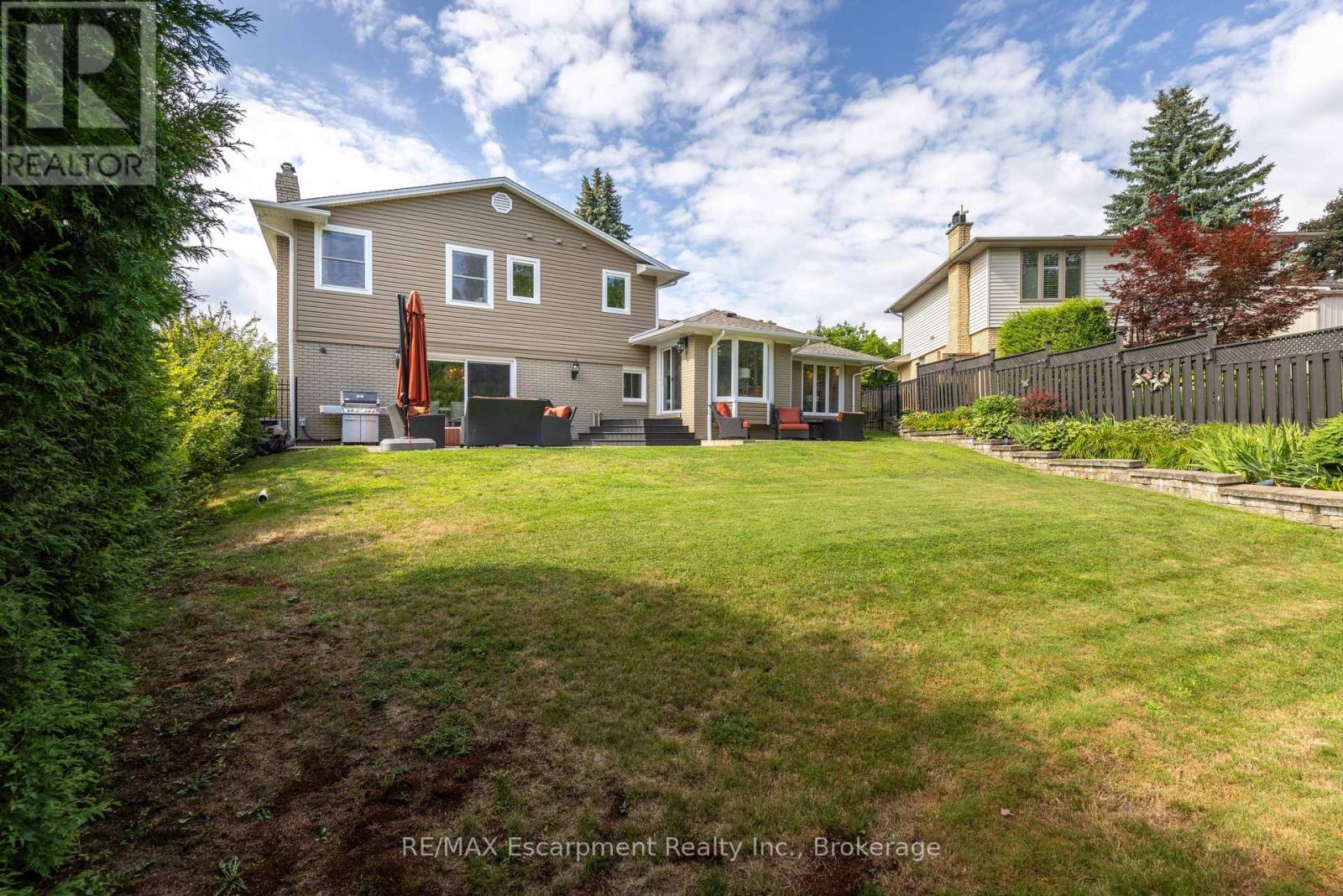 Photo 33 of 2119 Agincourt Crescent, Burlington ON
