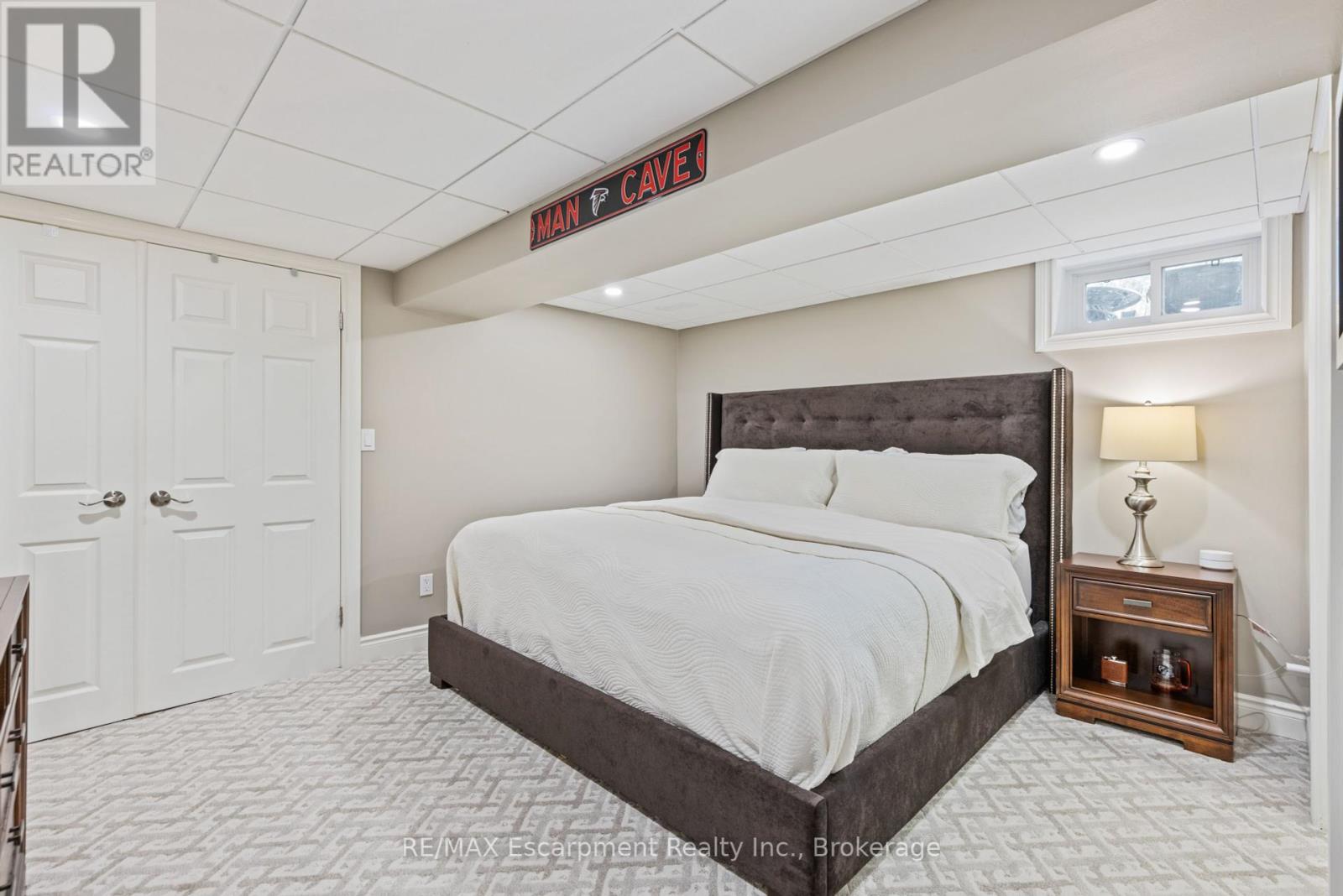 Photo 29 of 2119 Agincourt Crescent, Burlington ON