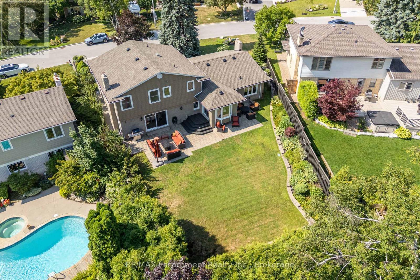 Photo 38 of 2119 Agincourt Crescent, Burlington ON