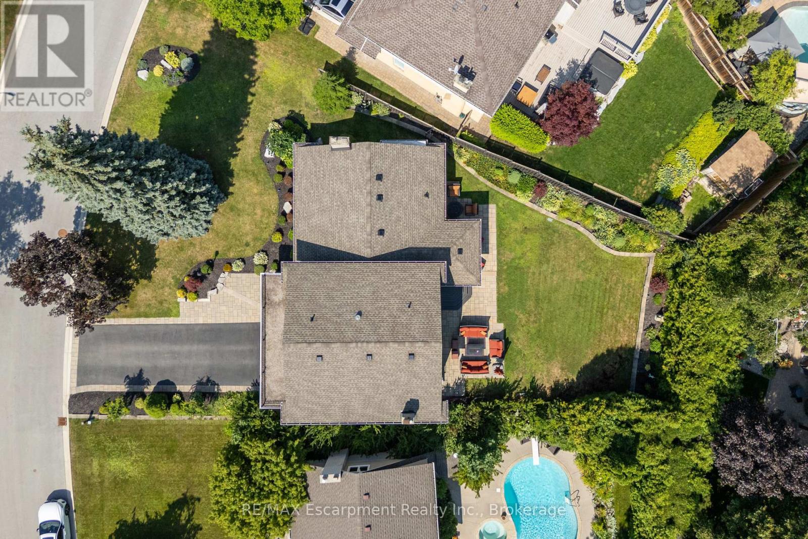 Photo 39 of 2119 Agincourt Crescent, Burlington ON