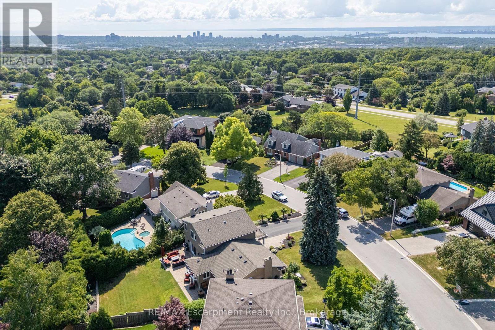 Photo 42 of 2119 Agincourt Crescent, Burlington ON