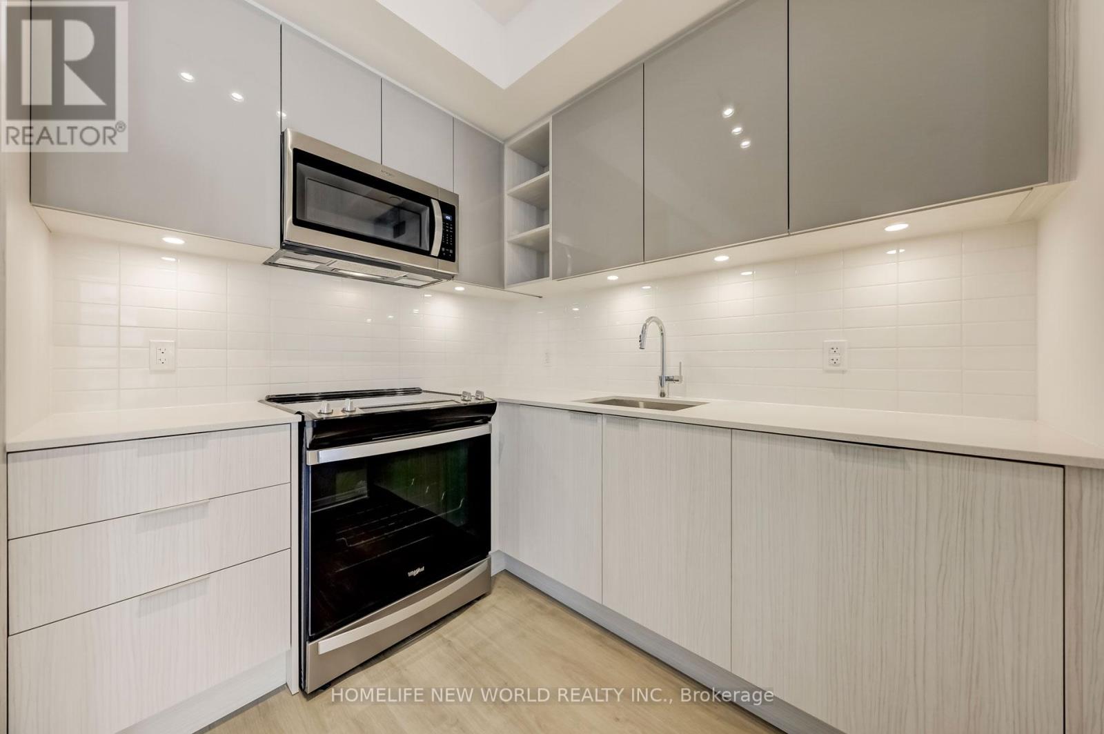 Photo 3 of 1011 50 Dunfield Avenue, Toronto ON