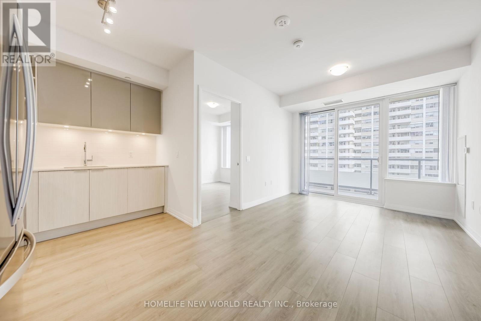 Photo 12 of 1011 50 Dunfield Avenue, Toronto ON