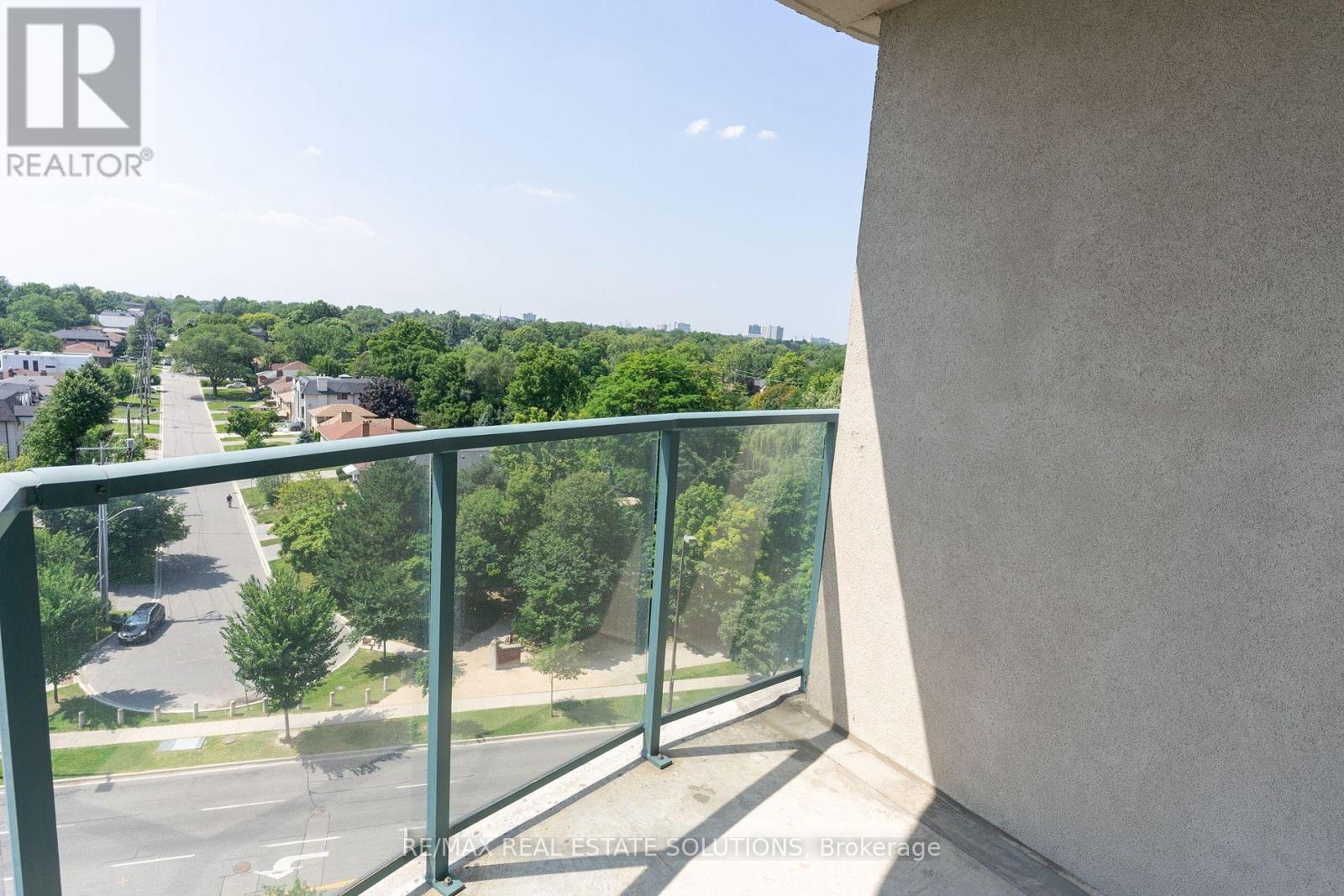 Photo 7 of 910 233 Beecroft Road, Toronto ON