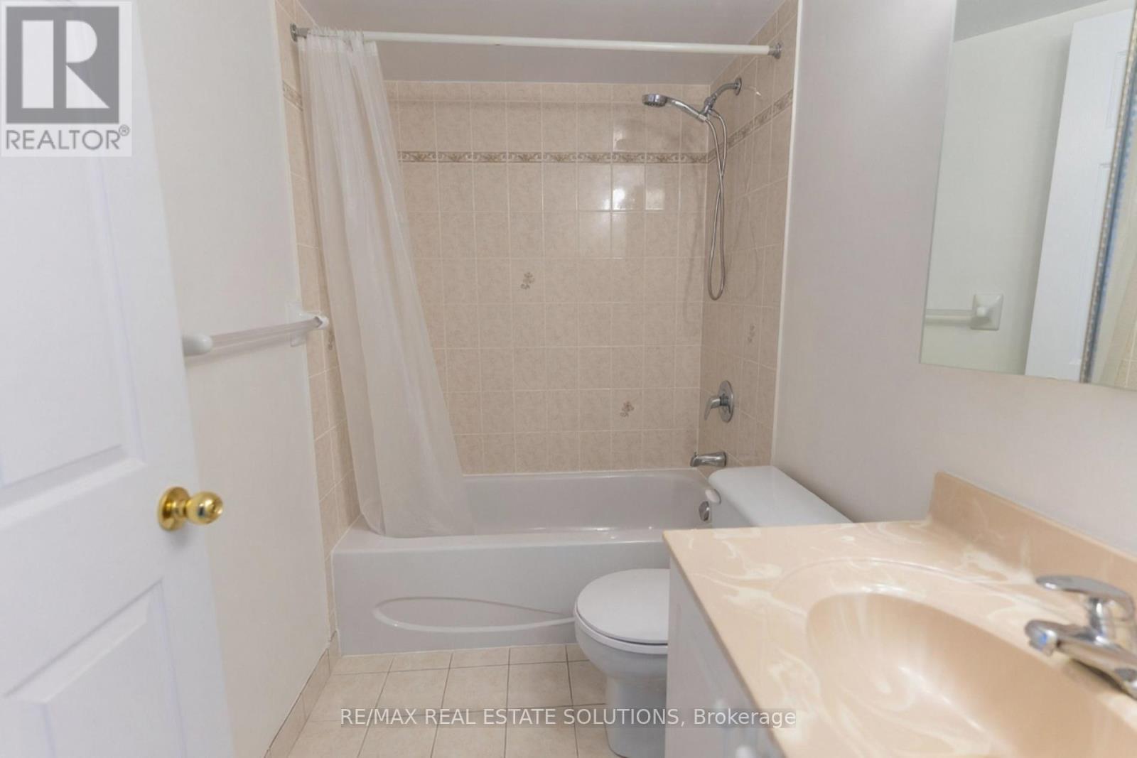Photo 10 of 910 233 Beecroft Road, Toronto ON