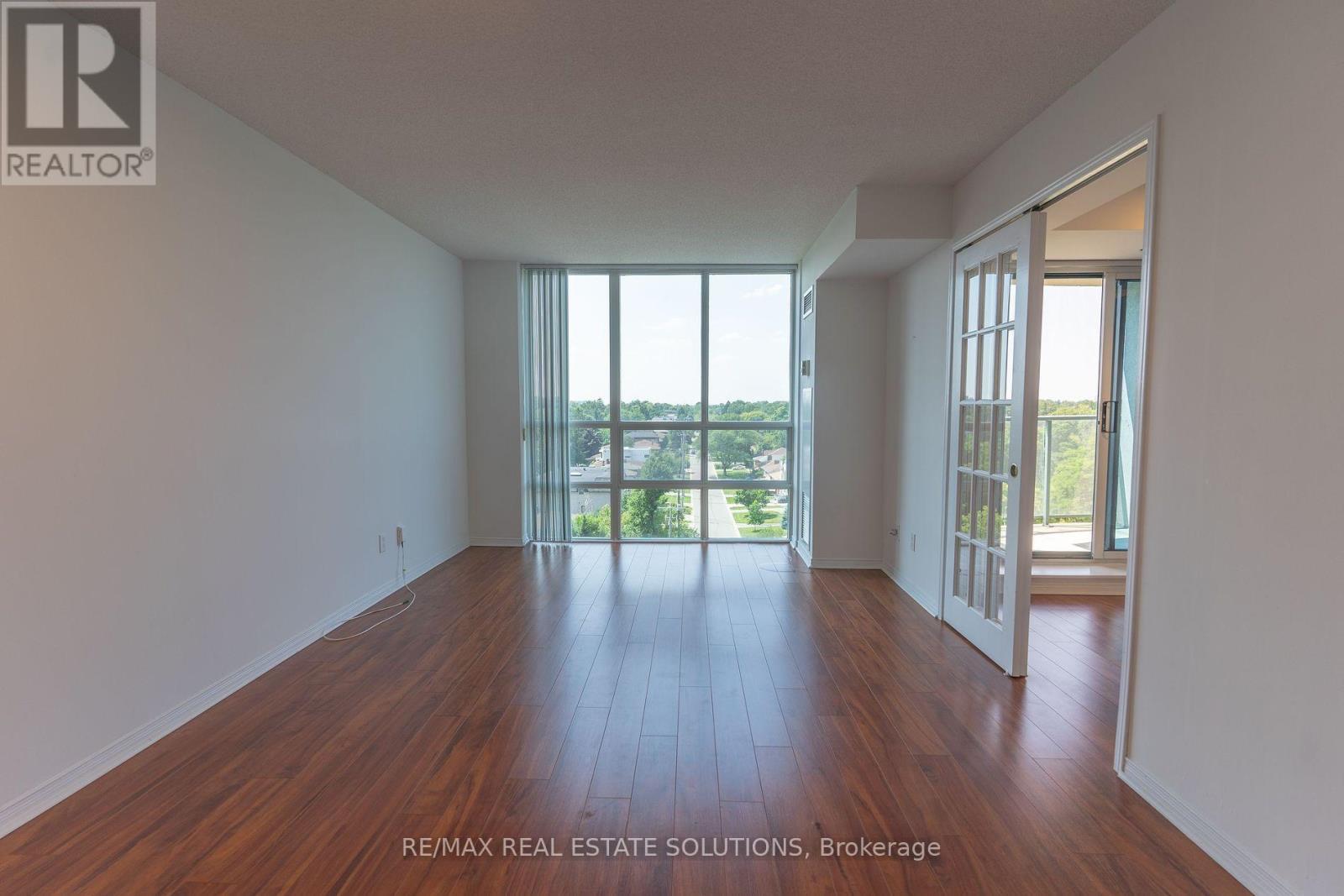Photo 9 of 910 233 Beecroft Road, Toronto ON