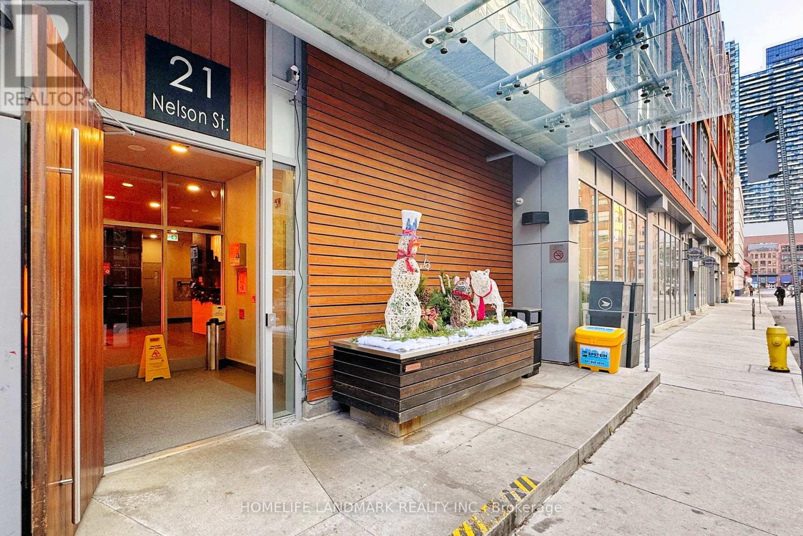 Photo 3 of 1001 21 Nelson Street, Toronto ON