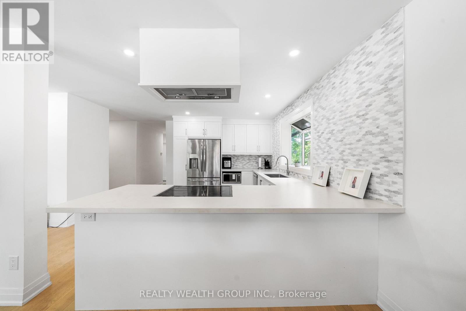 Photo 32 of 39 Treadgold Crescent, Toronto ON