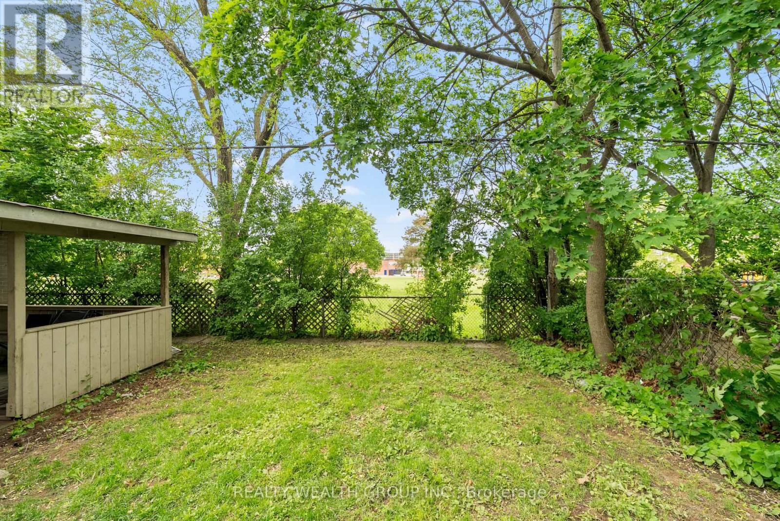 Photo 2 of 39 Treadgold Crescent, Toronto ON