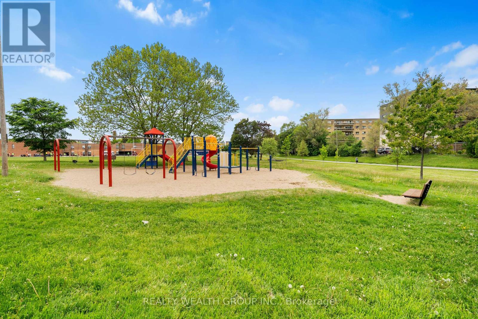 Photo 16 of 39 Treadgold Crescent, Toronto ON
