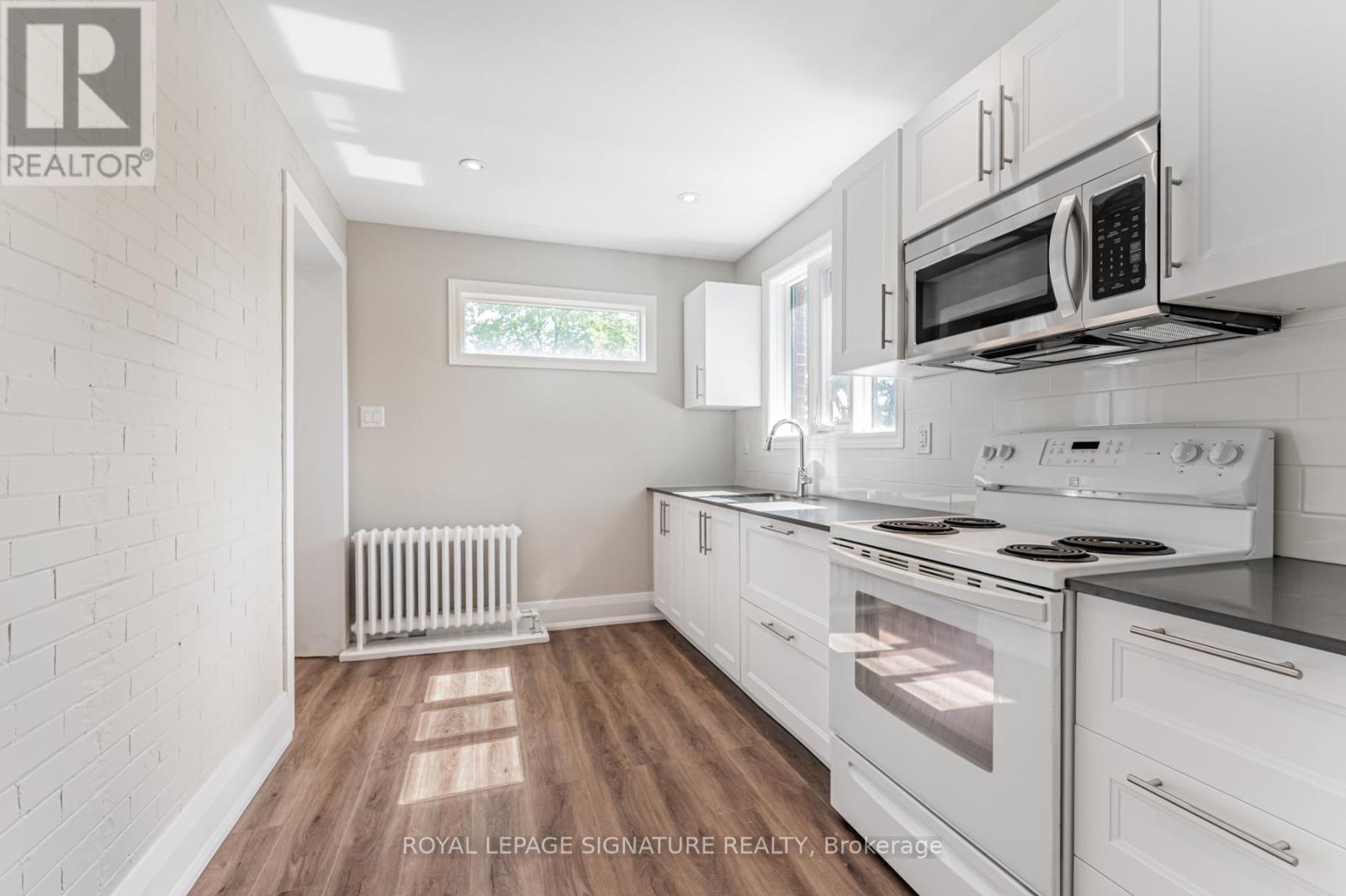 Photo 17 of 2 A 382 Palmerston Boulevard, Toronto ON