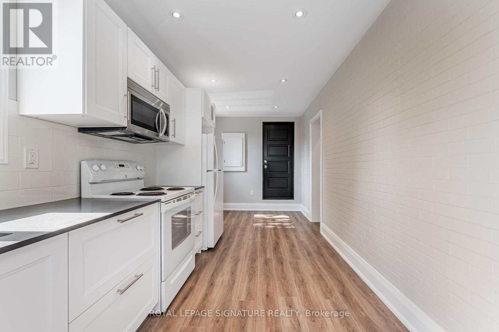 Photo 12 of 2 A 382 Palmerston Boulevard, Toronto ON