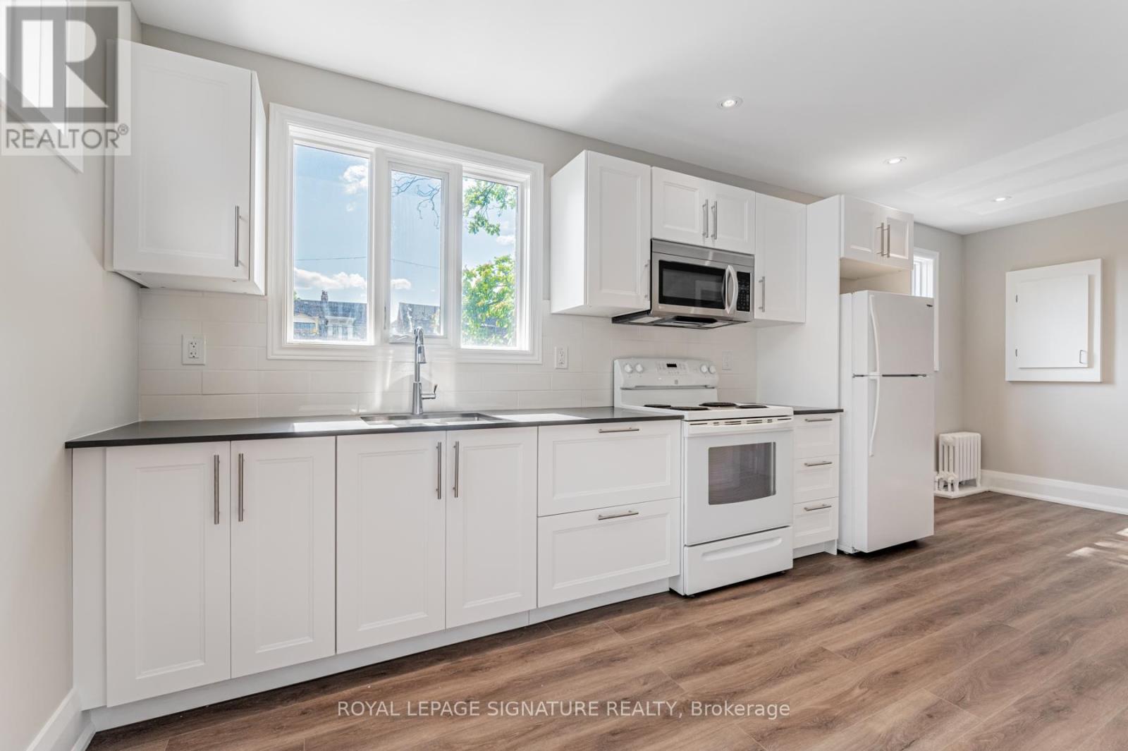 Photo 24 of 2 A 382 Palmerston Boulevard, Toronto ON