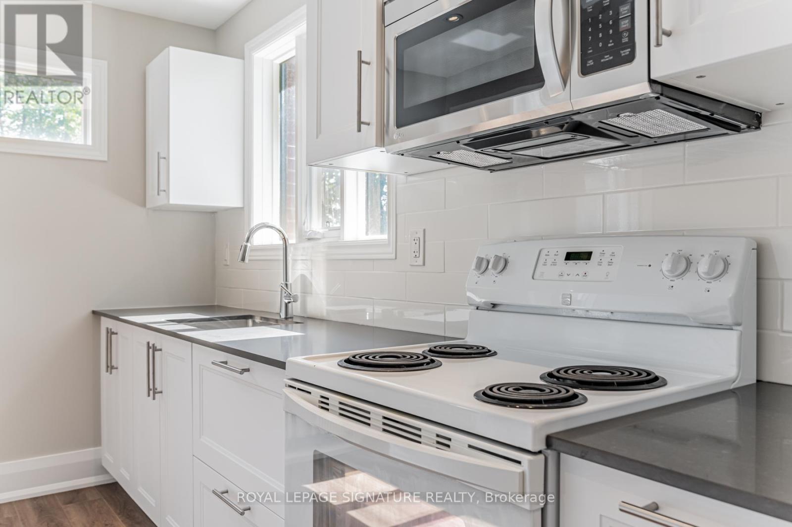 Photo 14 of 2 A 382 Palmerston Boulevard, Toronto ON