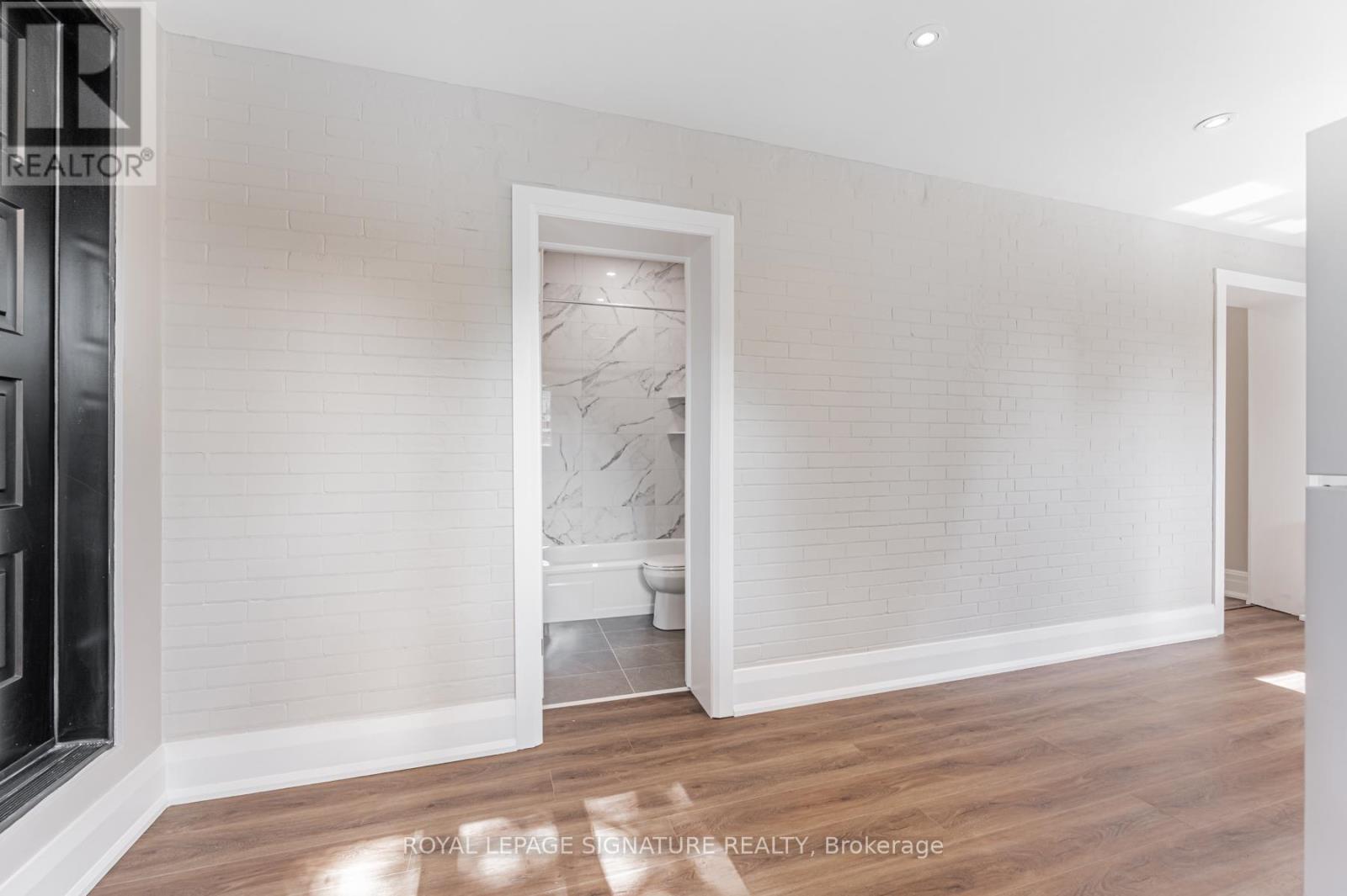 Photo 19 of 2 A 382 Palmerston Boulevard, Toronto ON