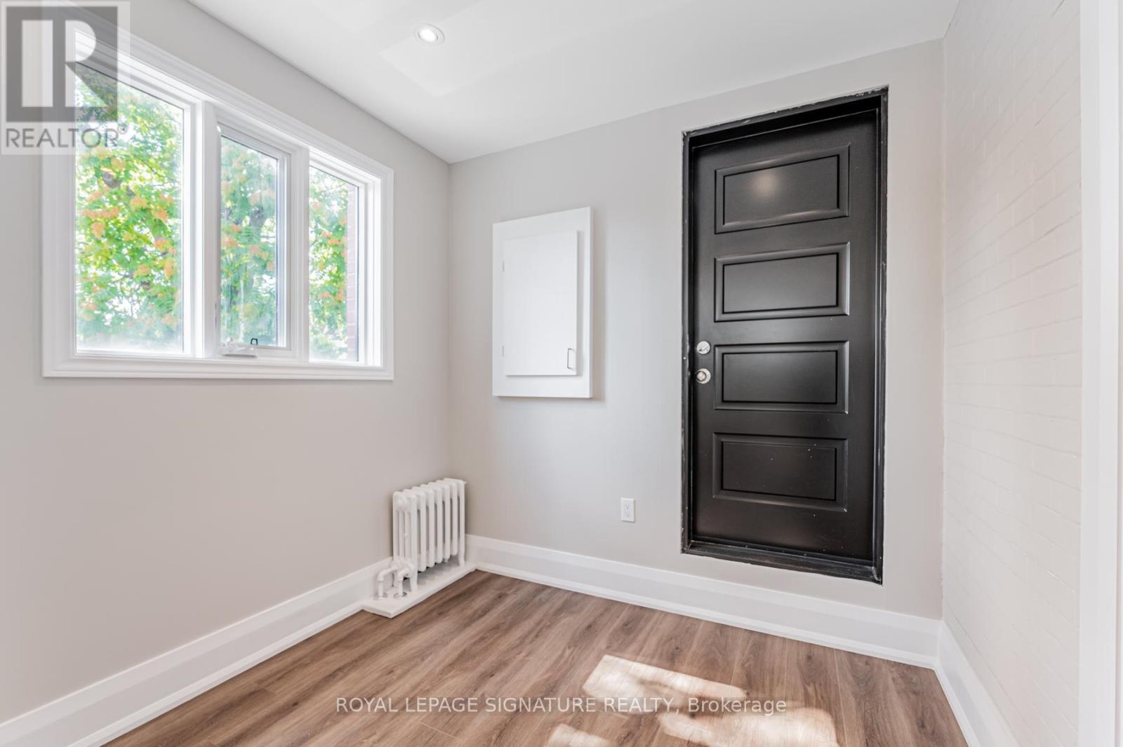 Photo 13 of 2 A 382 Palmerston Boulevard, Toronto ON