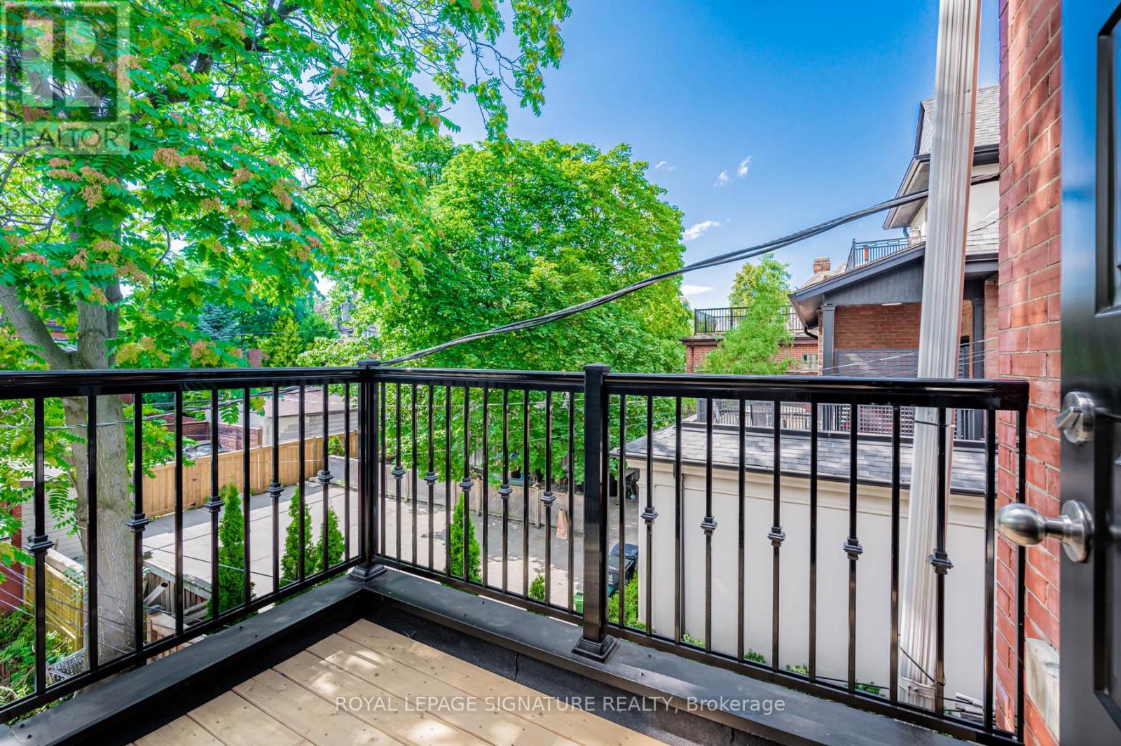 Photo 3 of 2 A 382 Palmerston Boulevard, Toronto ON