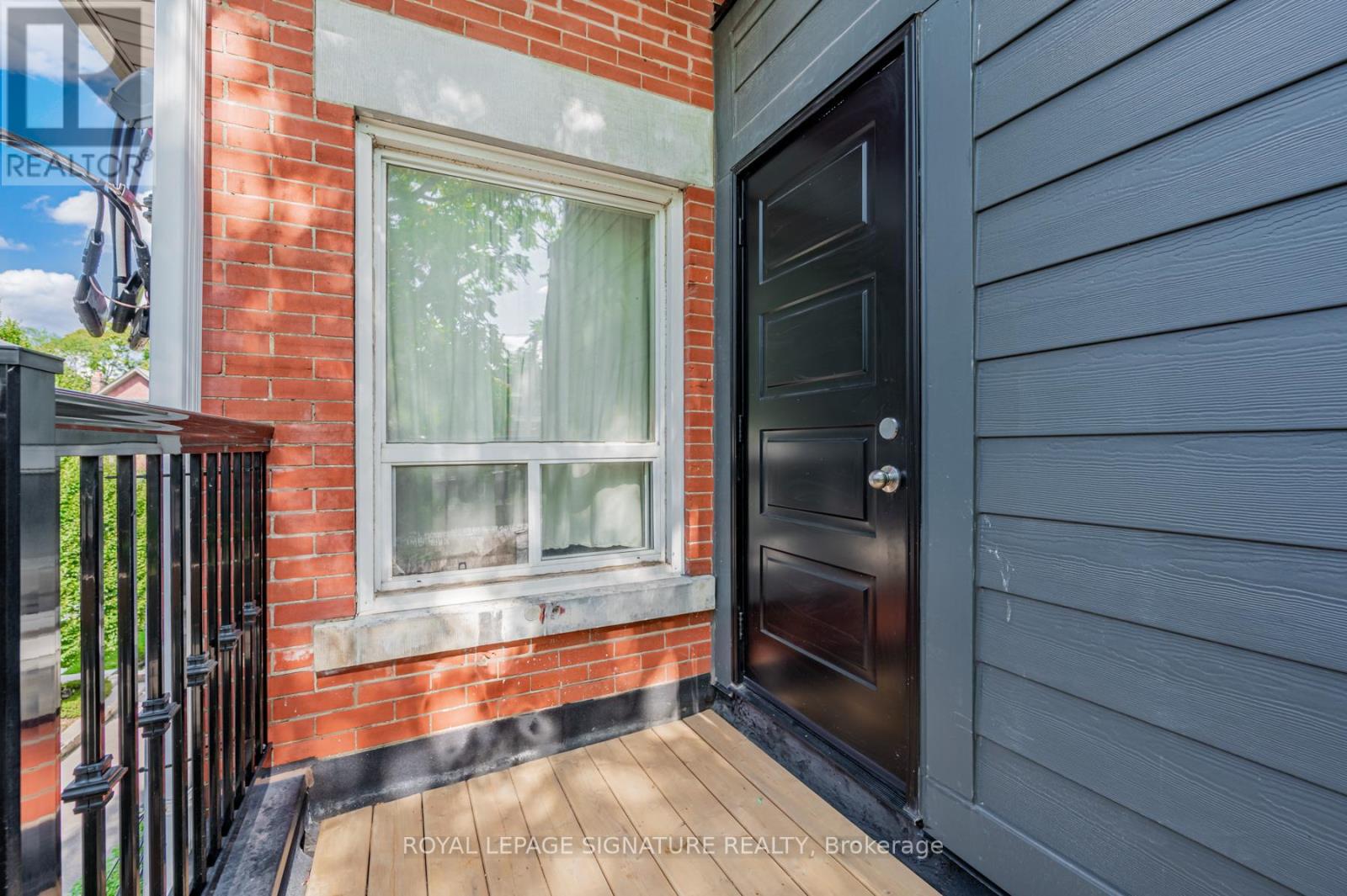 Photo 21 of 2 A 382 Palmerston Boulevard, Toronto ON