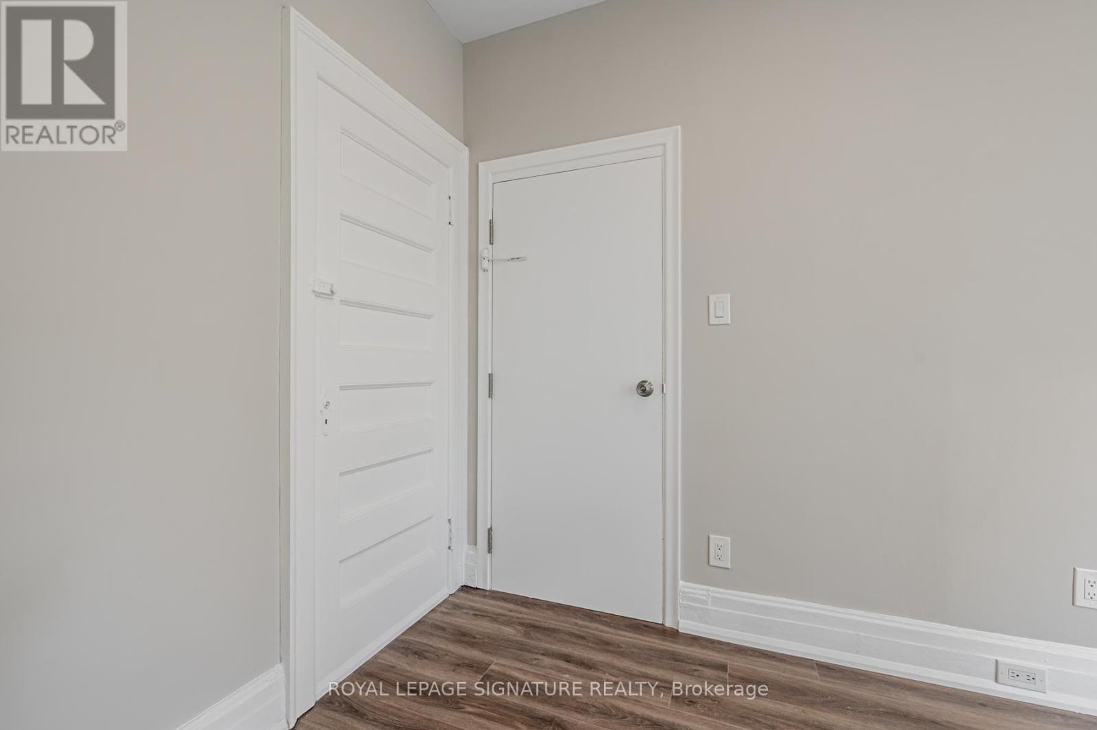 Photo 6 of 2 A 382 Palmerston Boulevard, Toronto ON