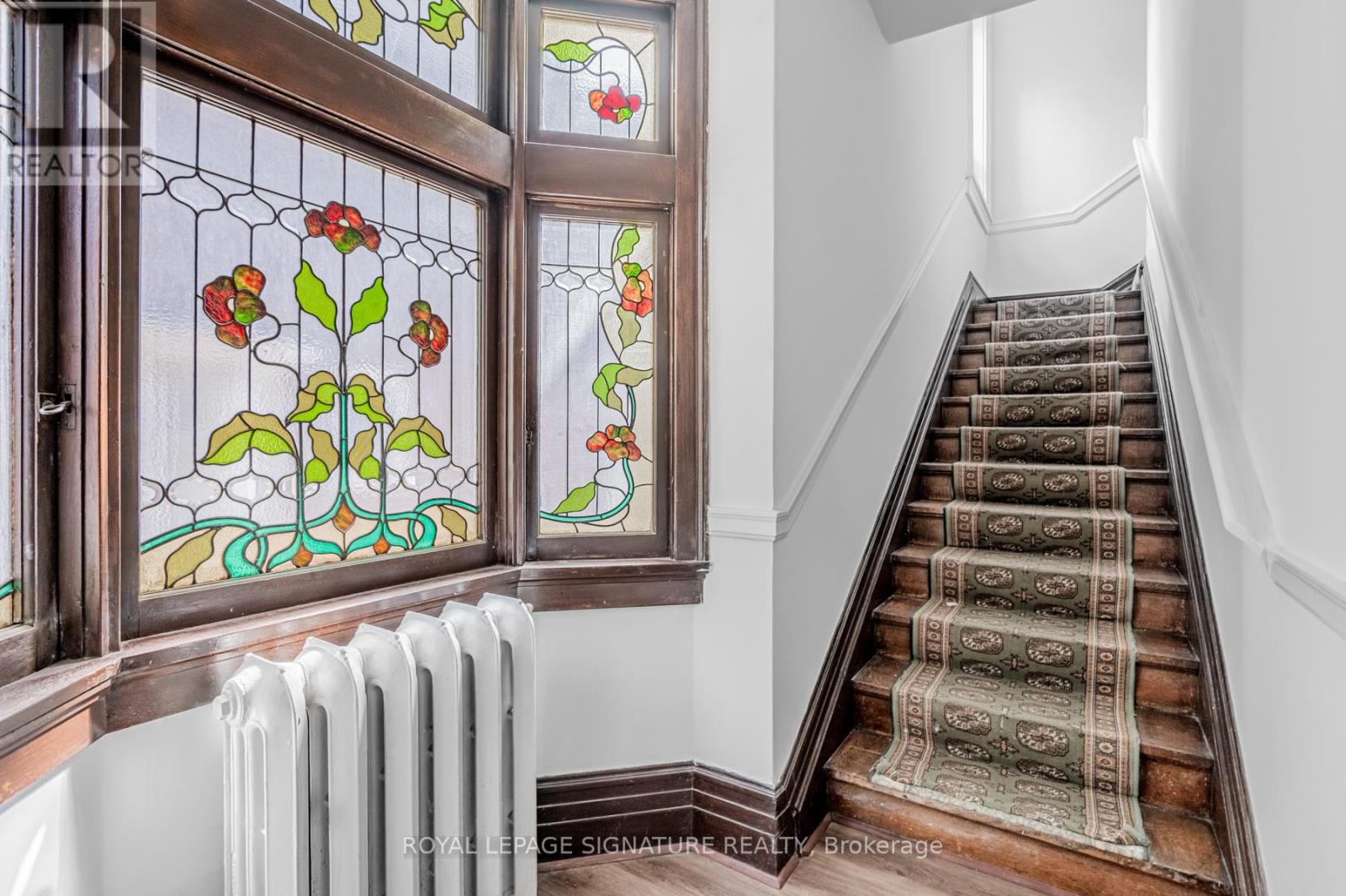 Photo 23 of 2 A 382 Palmerston Boulevard, Toronto ON
