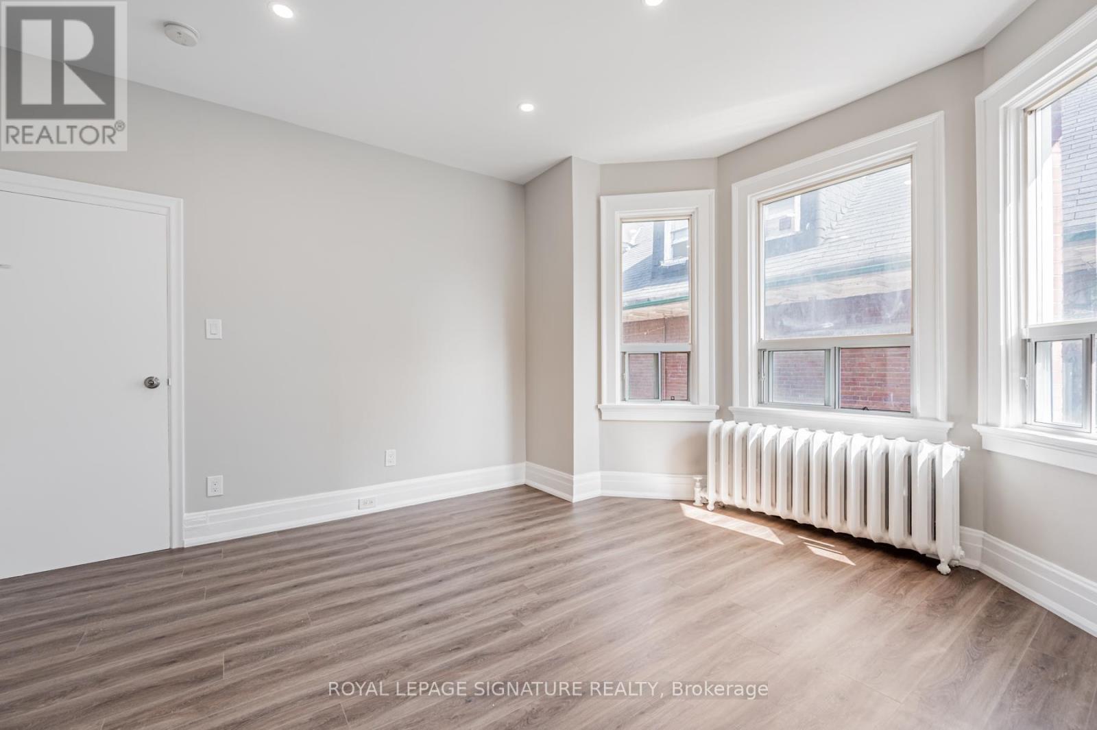 Photo 8 of 2 A 382 Palmerston Boulevard, Toronto ON