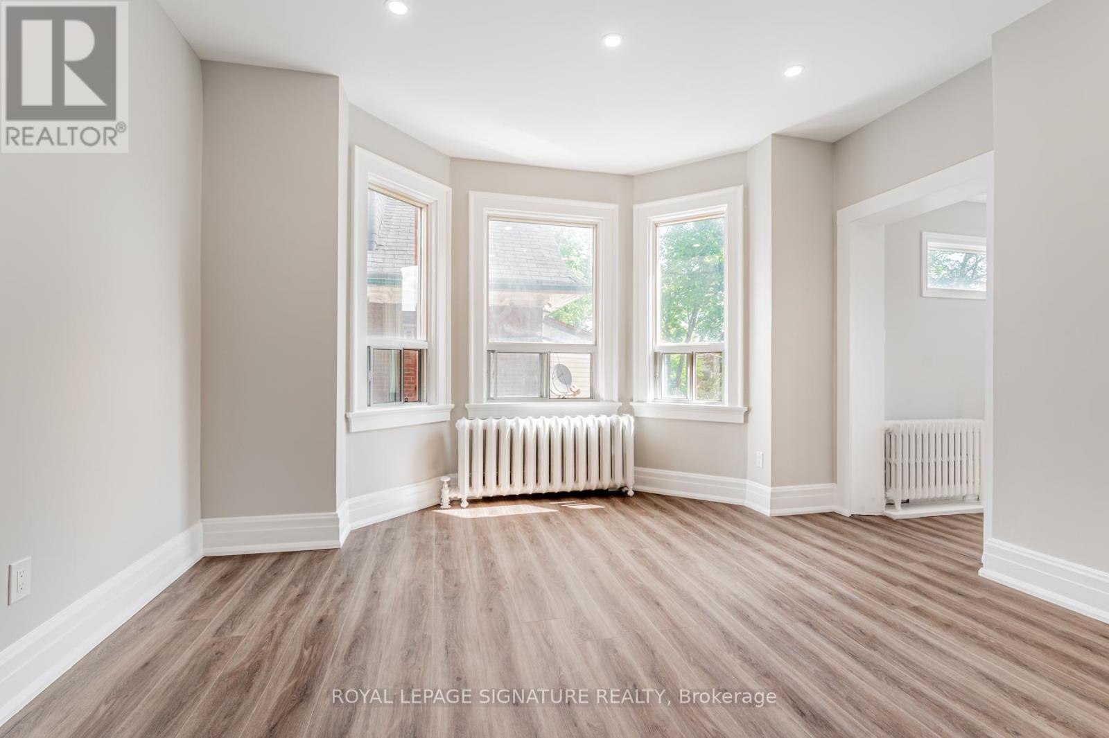 Photo 5 of 2 A 382 Palmerston Boulevard, Toronto ON