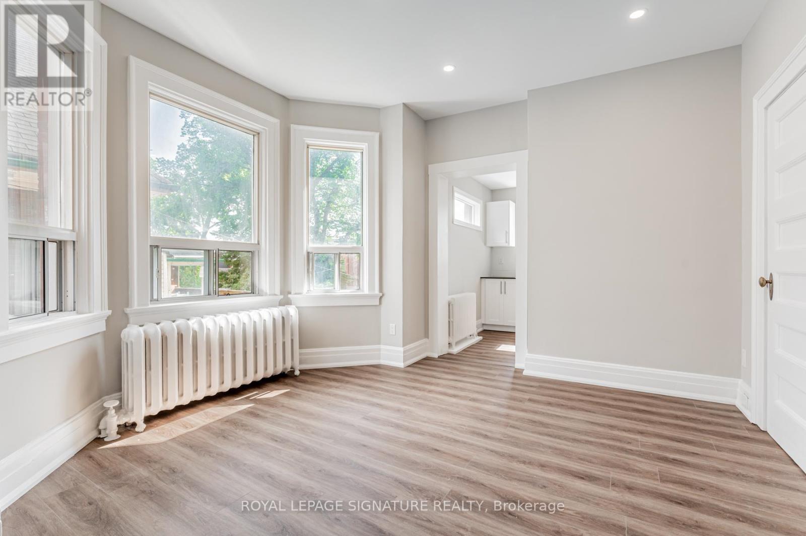 Photo 9 of 2 A 382 Palmerston Boulevard, Toronto ON