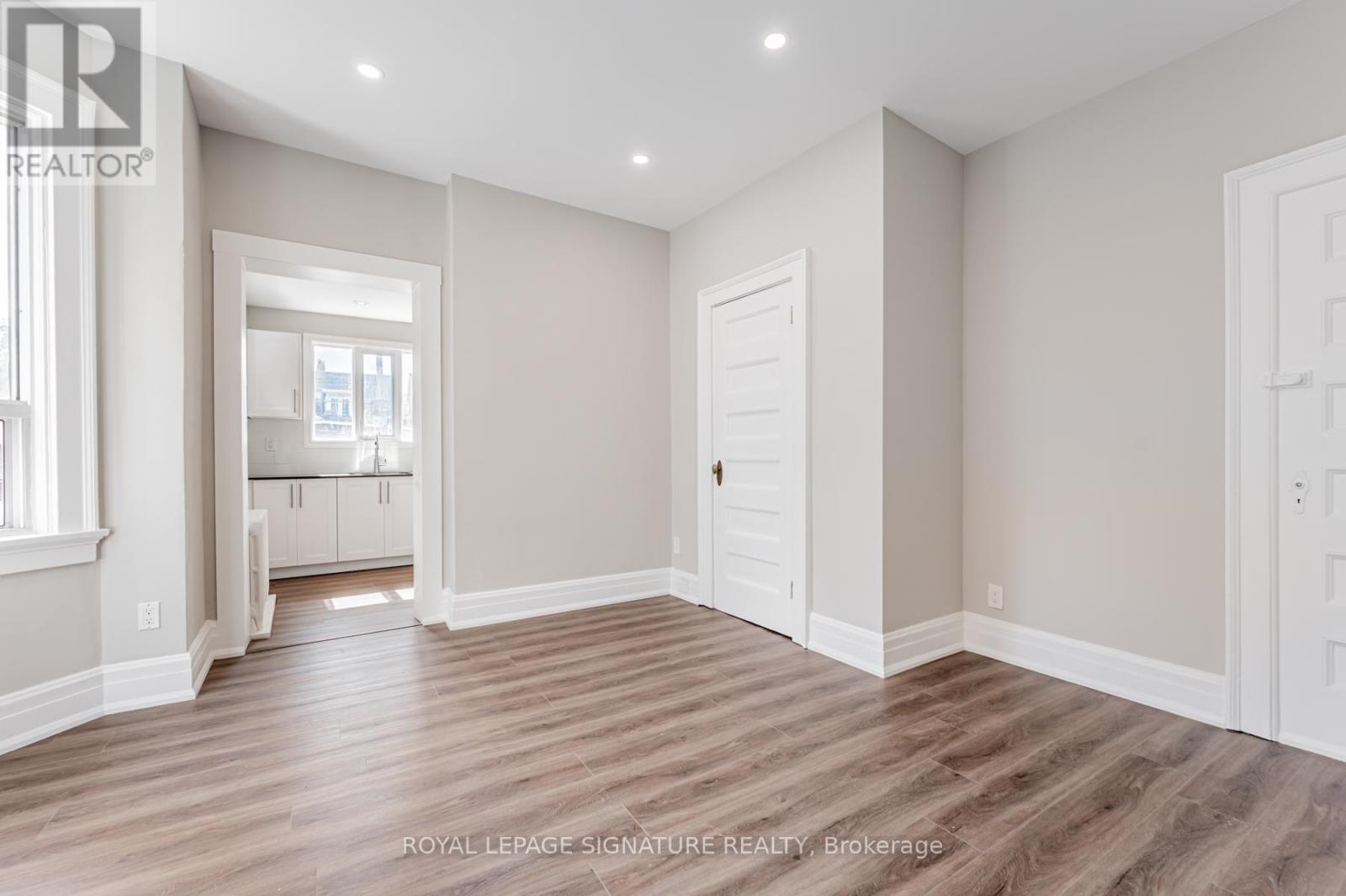 Photo 15 of 2 A 382 Palmerston Boulevard, Toronto ON