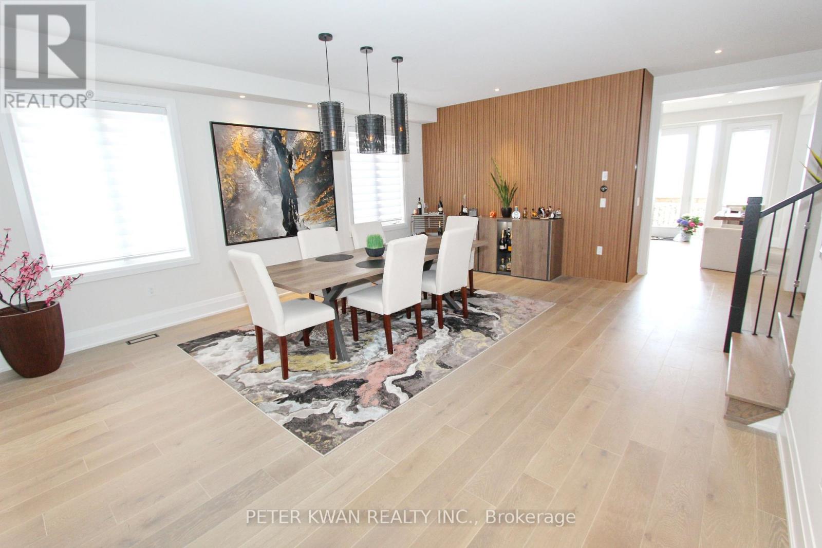 Photo 5 of 61 Strathgreen Lane, Georgina ON