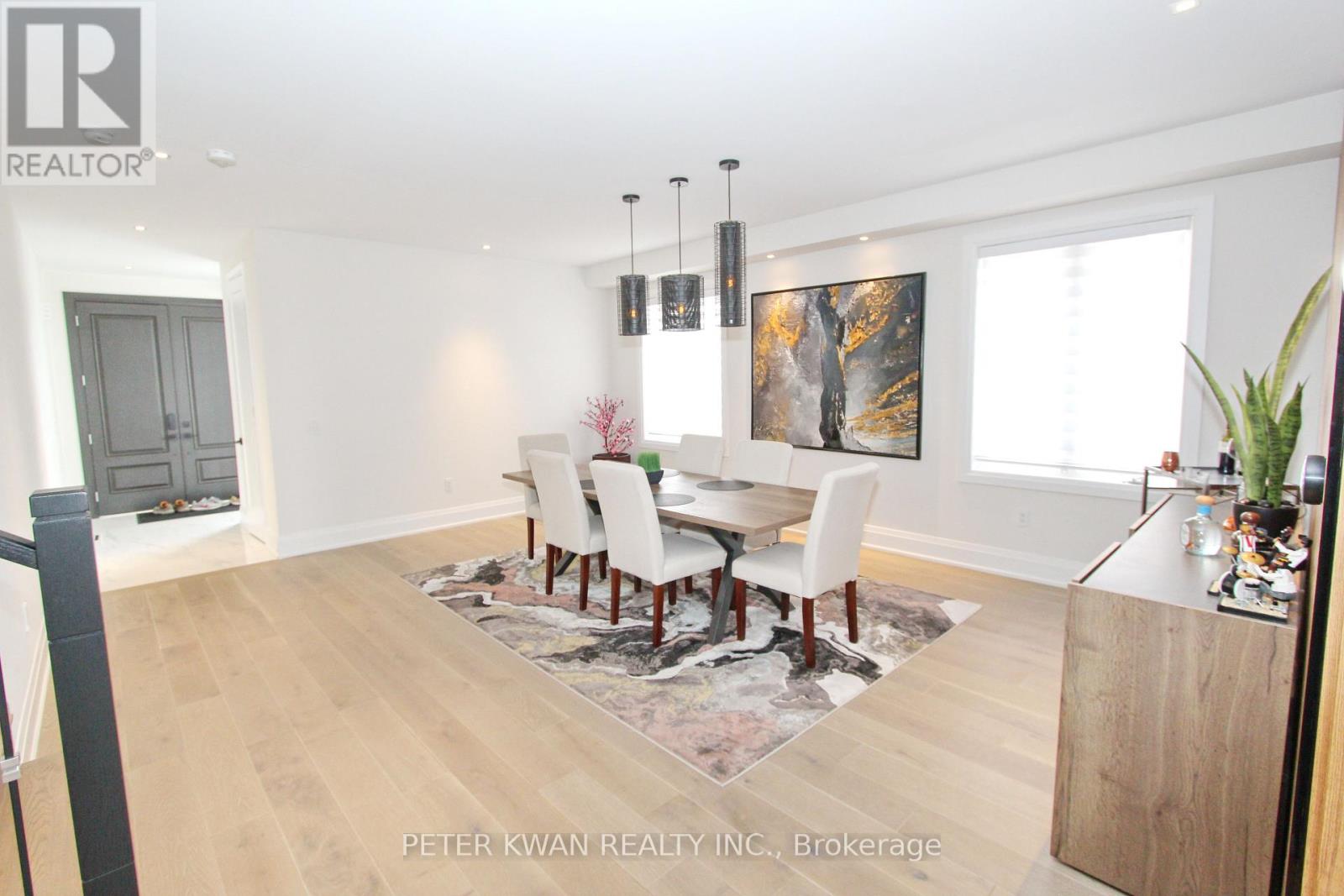 Photo 4 of 61 Strathgreen Lane, Georgina ON