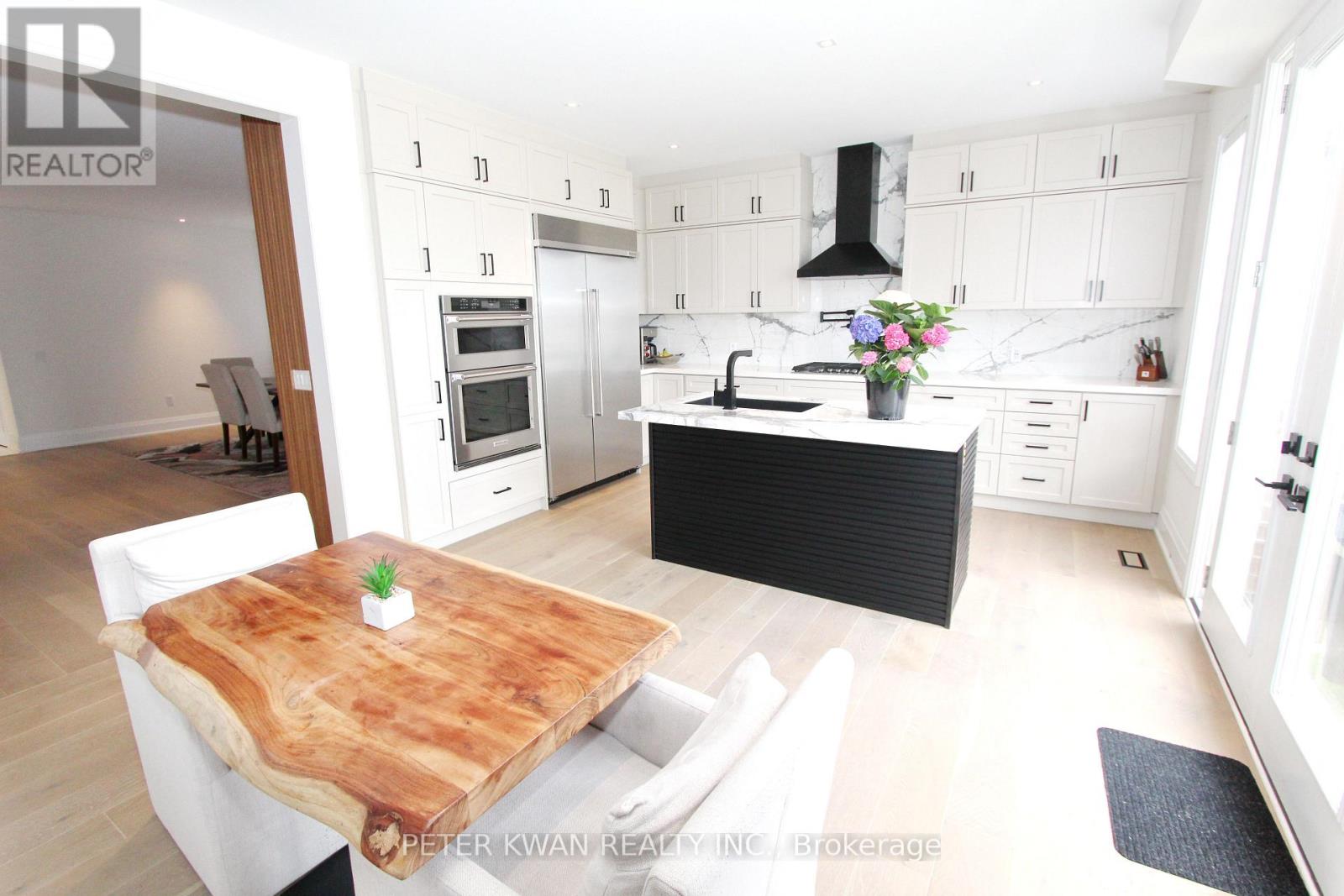 Photo 6 of 61 Strathgreen Lane, Georgina ON