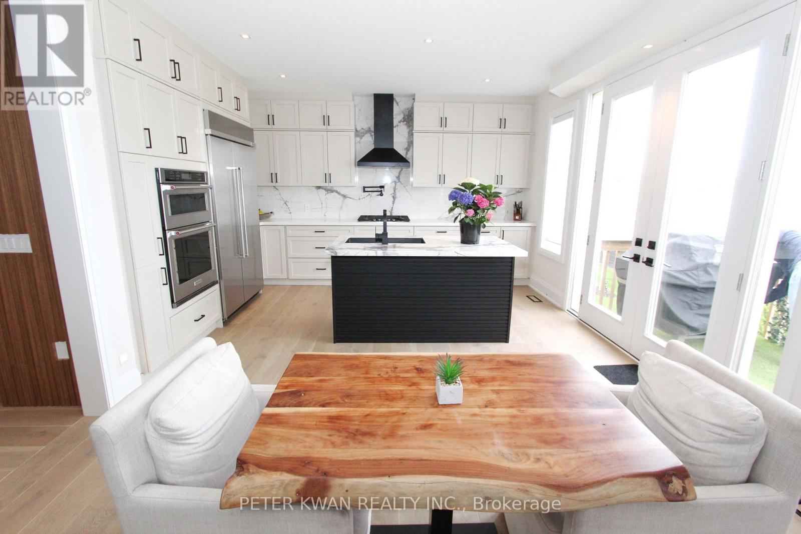 Photo 7 of 61 Strathgreen Lane, Georgina ON