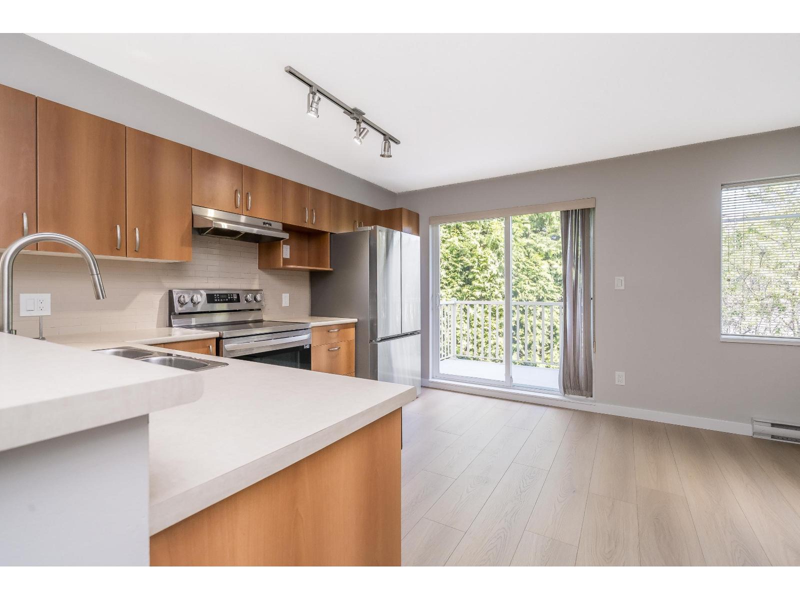 Photo 4 of 66 15155 62 A Avenue, Surrey BC