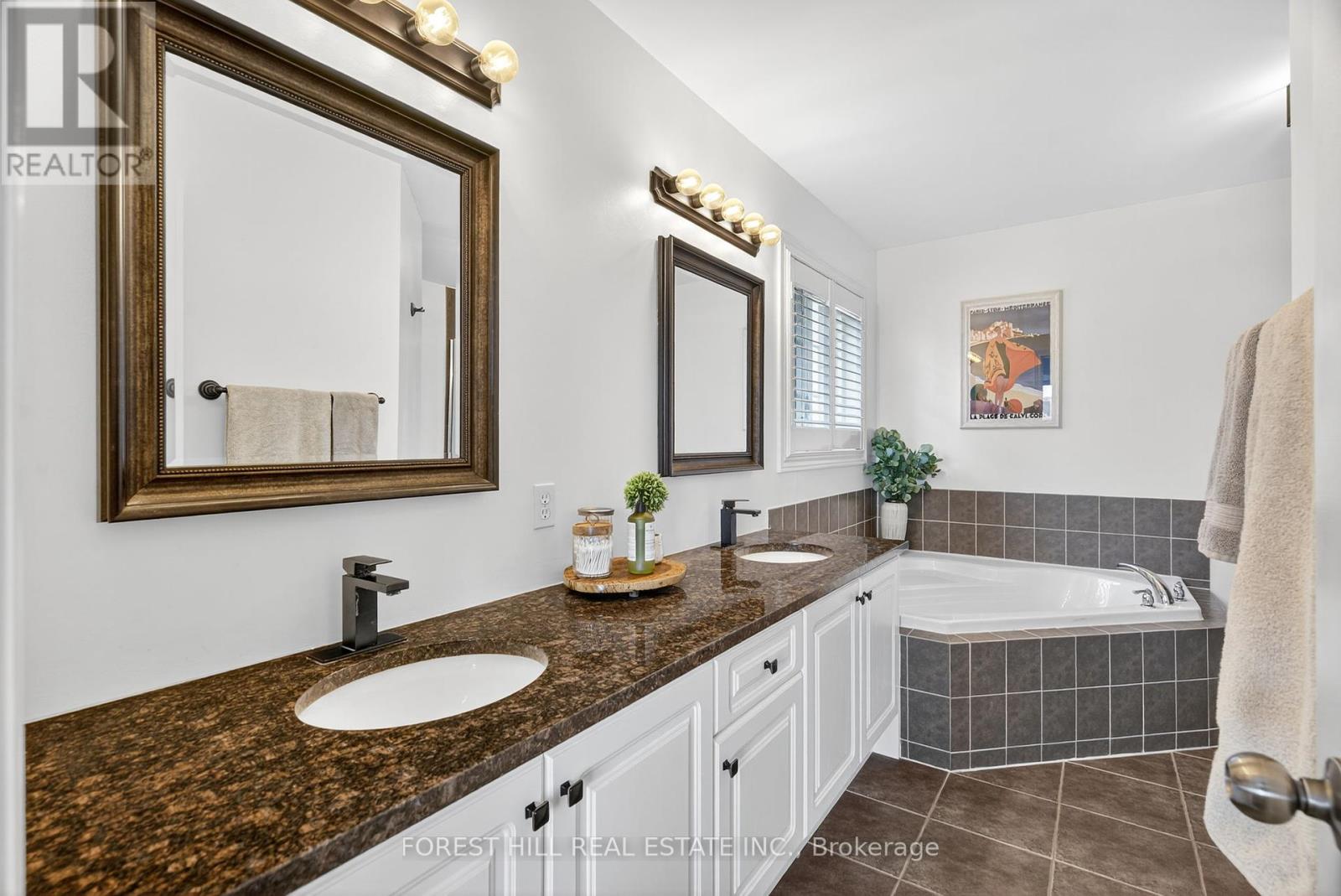 Photo 16 of 24 Vesna Court, Clarington ON