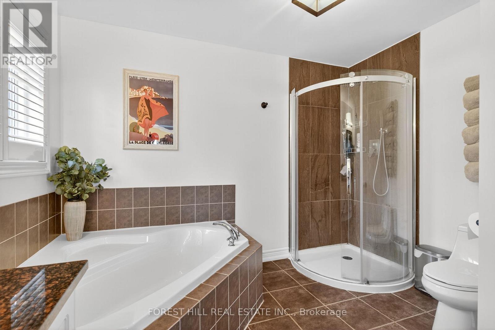Photo 17 of 24 Vesna Court, Clarington ON
