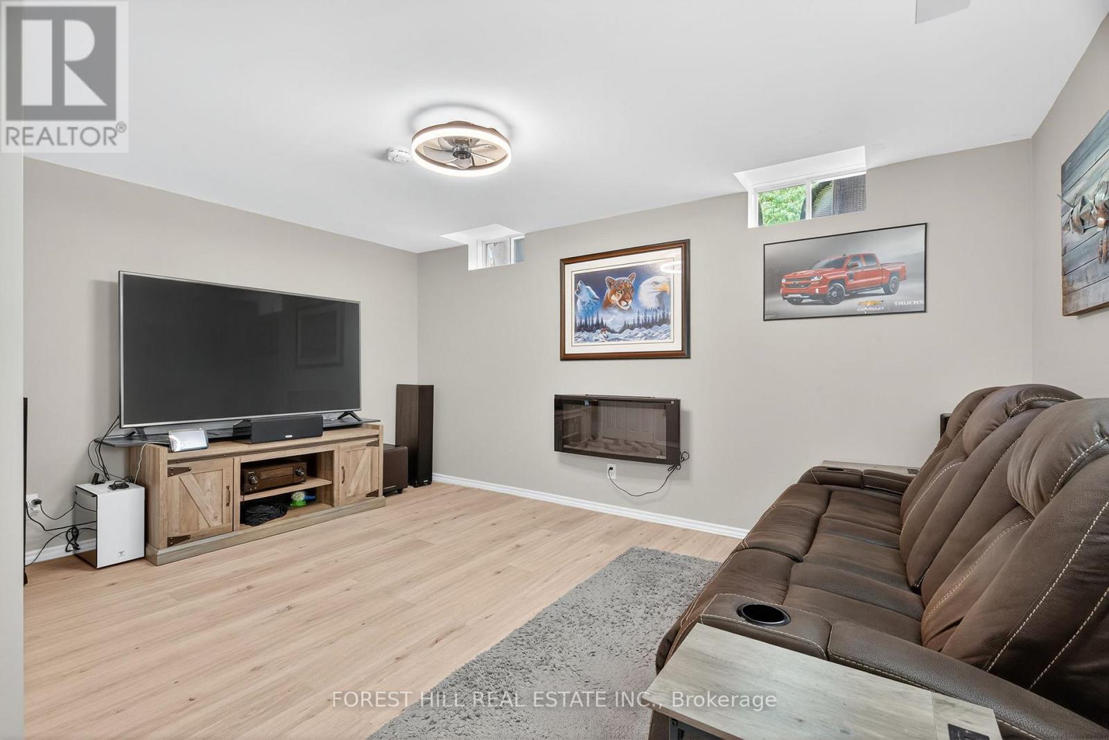 Photo 21 of 24 Vesna Court, Clarington ON