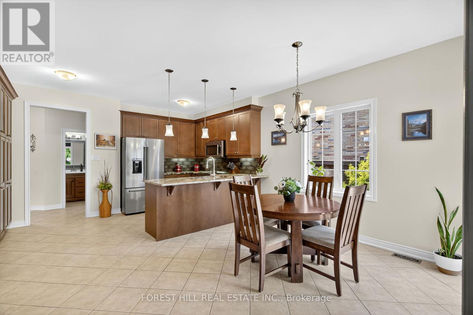 Photo 8 of 24 Vesna Court, Clarington ON