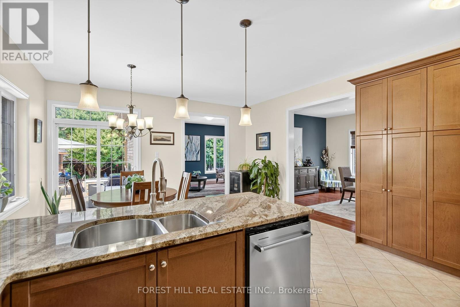 Photo 9 of 24 Vesna Court, Clarington ON