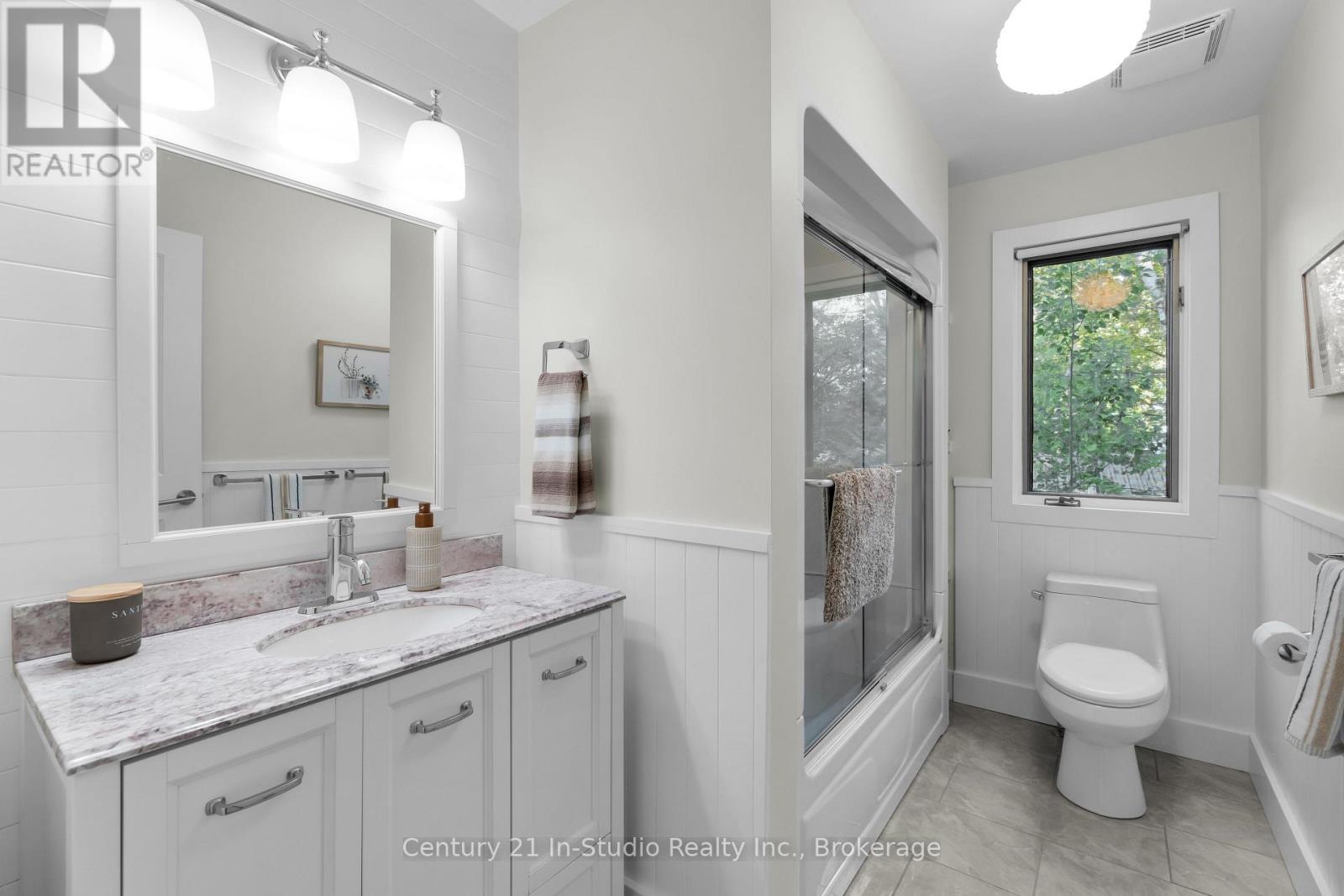 Photo 17 of 551 Peninsula Road, Gravenhurst ON